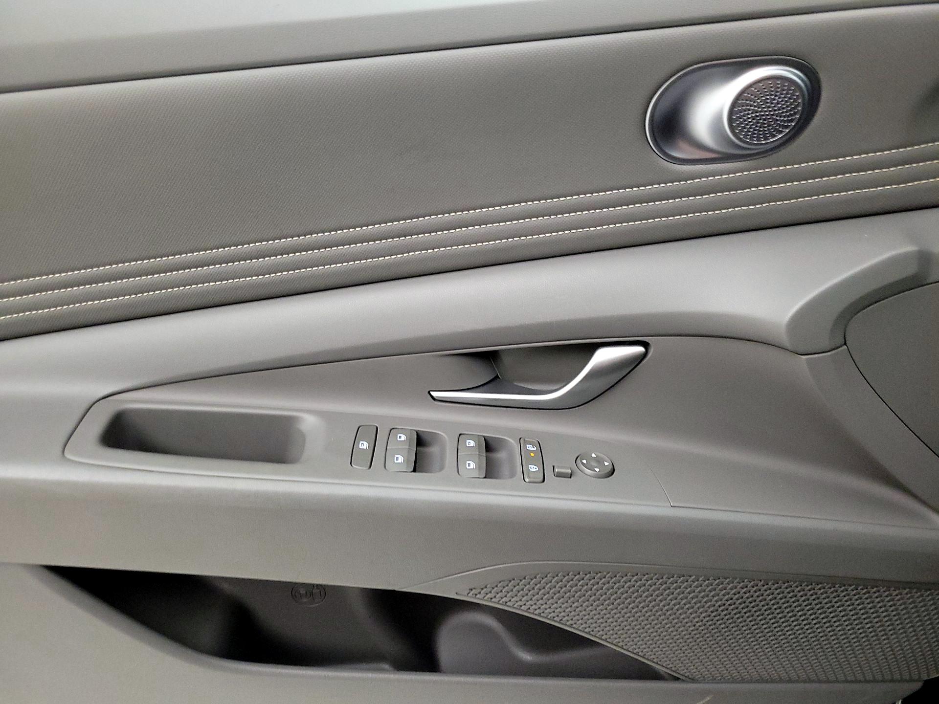 Thumbnail: 2025 Hyundai Elantra - 12