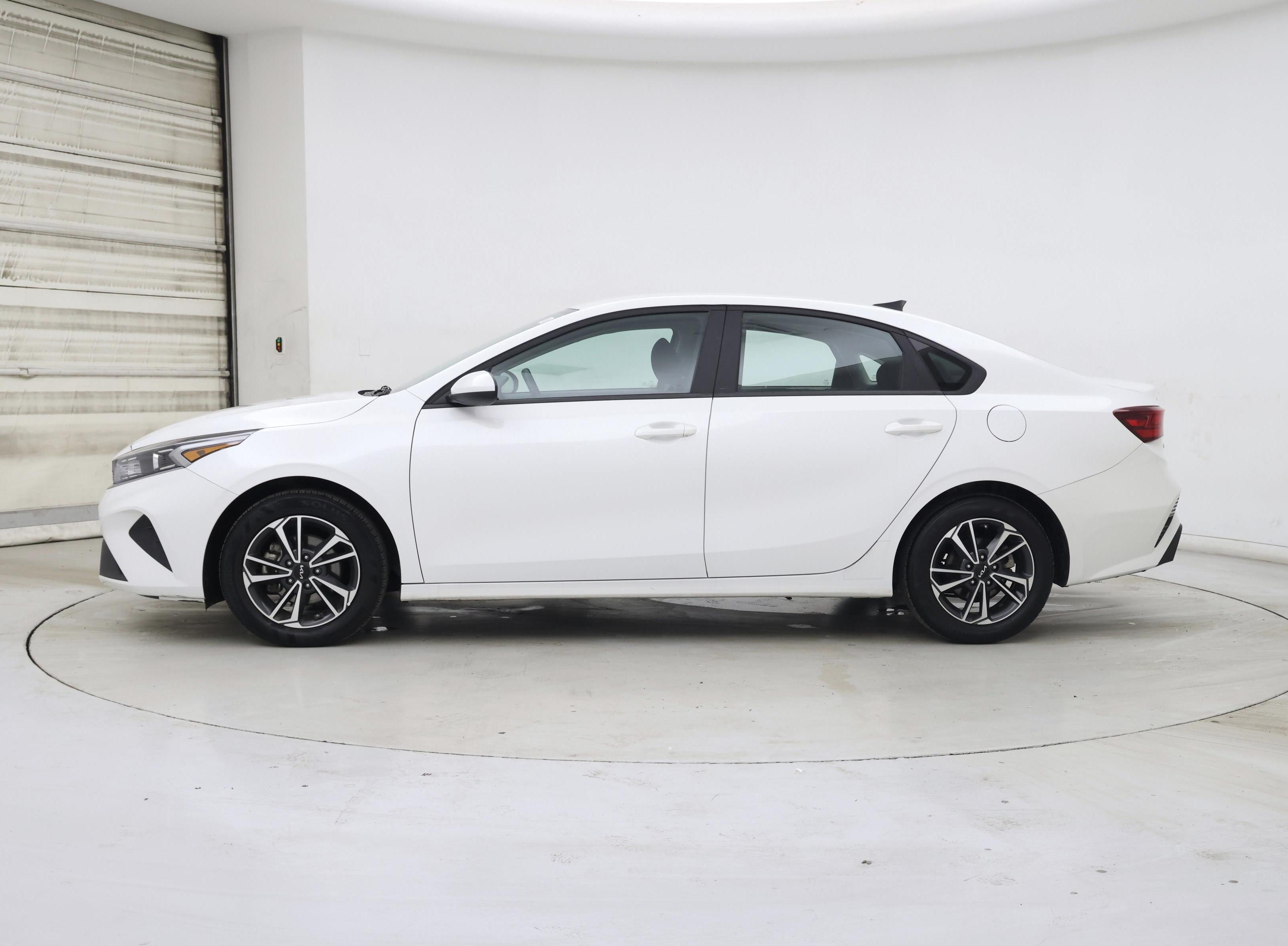 Thumbnail: 2024 Kia Forte - 3