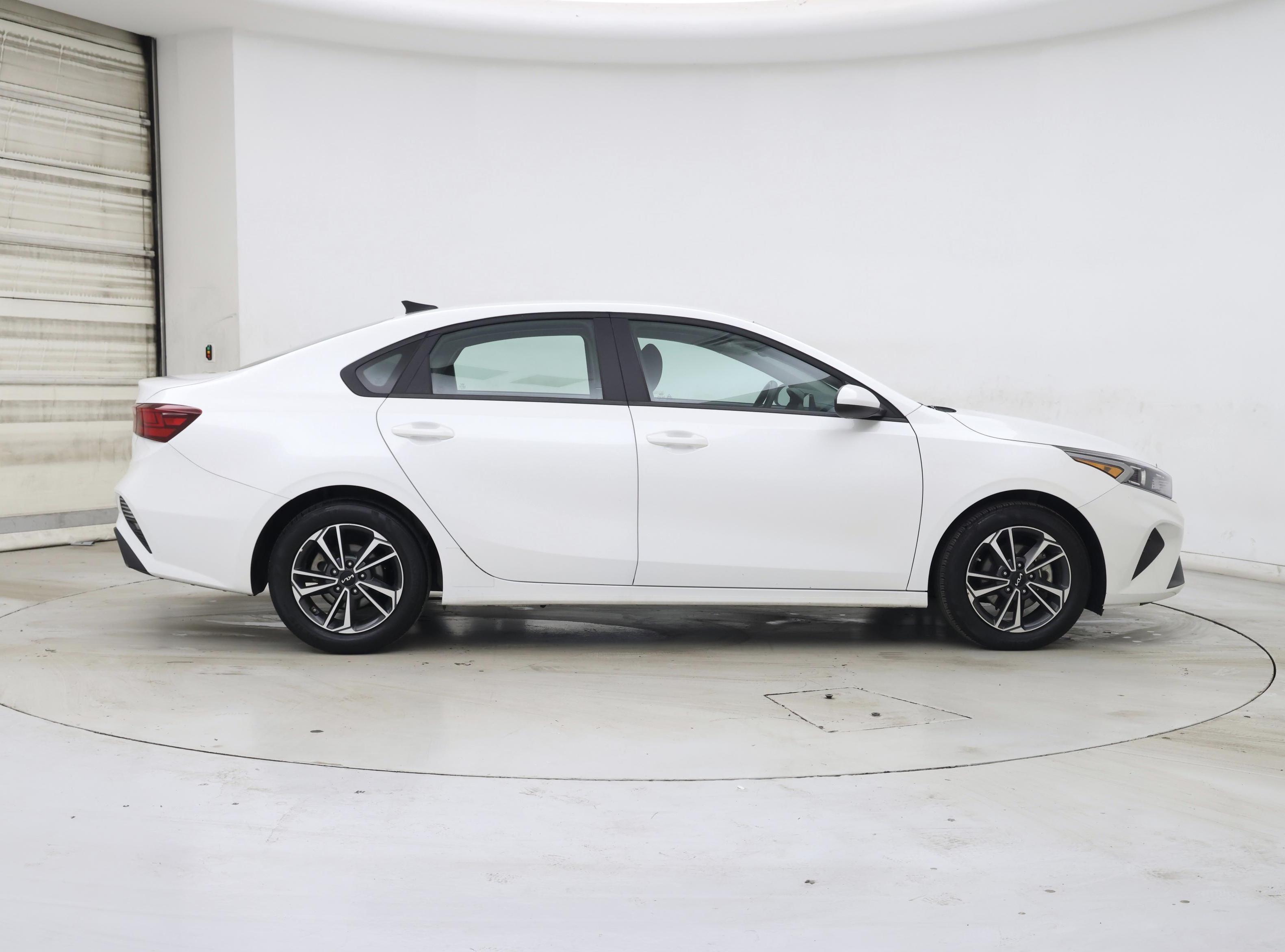 Thumbnail: 2024 Kia Forte - 7