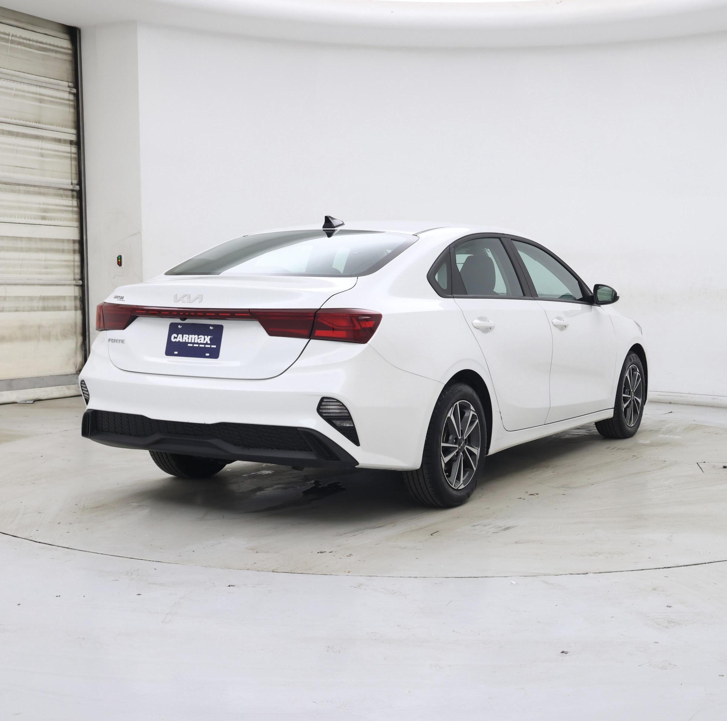 Thumbnail: 2024 Kia Forte - 8