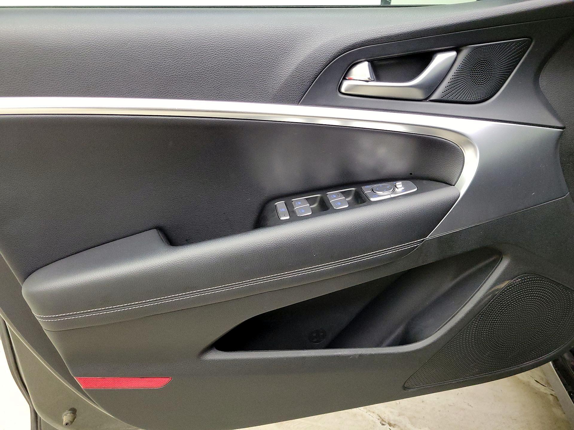 Thumbnail: 2025 Genesis G70 - 12