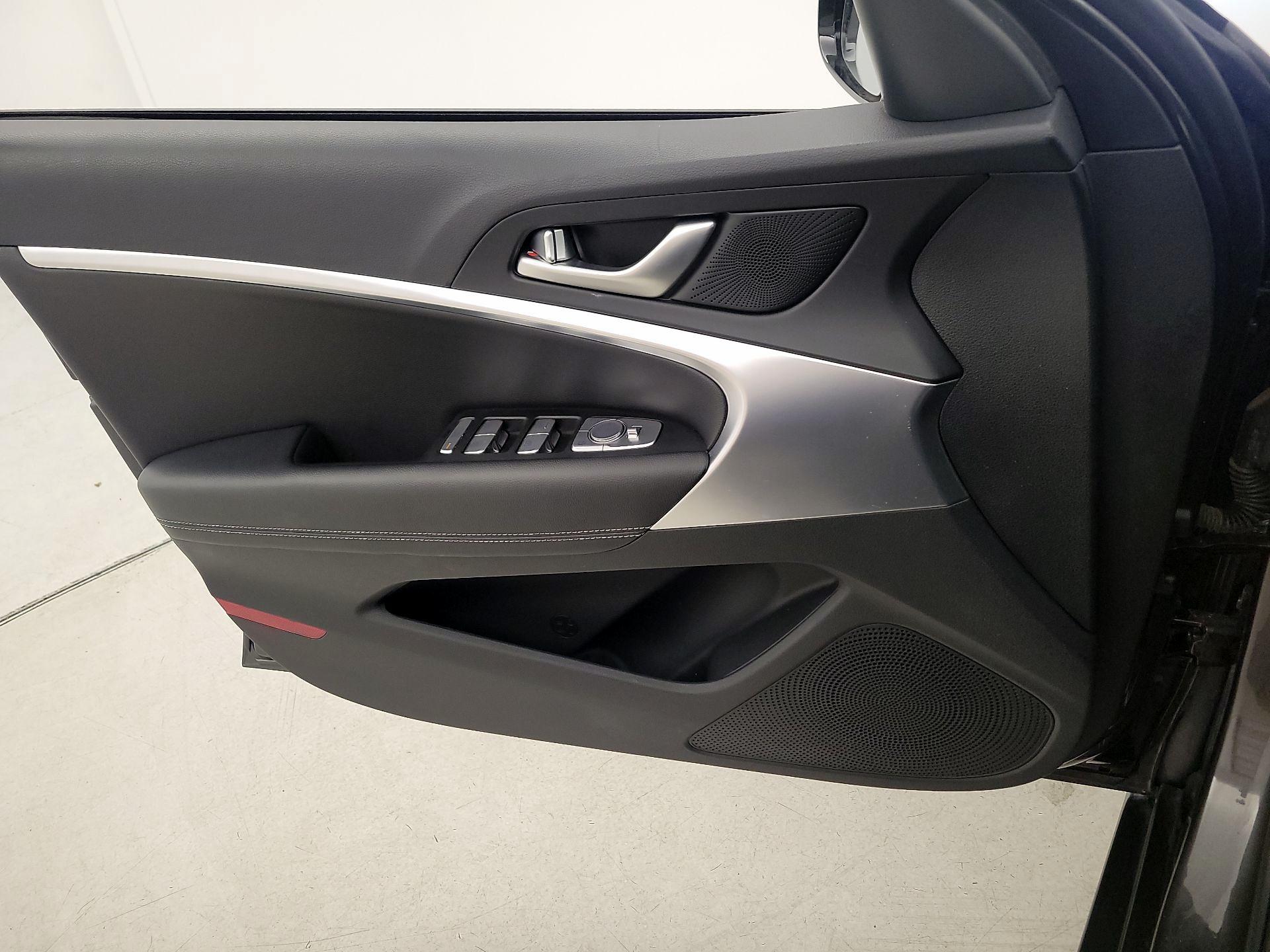 Thumbnail: 2025 Genesis G70 - 12