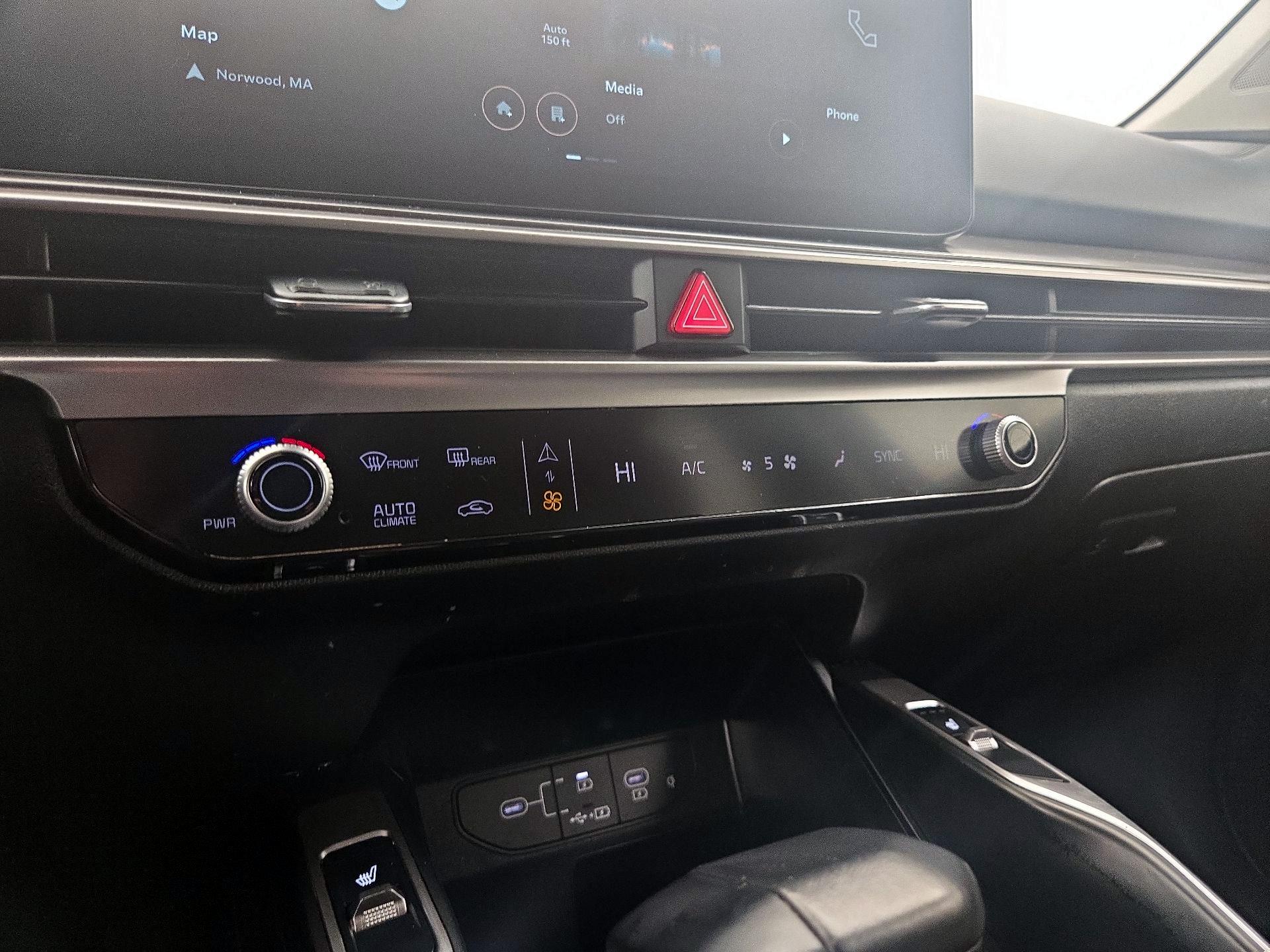 Thumbnail: 2024 Kia Sorento - 17