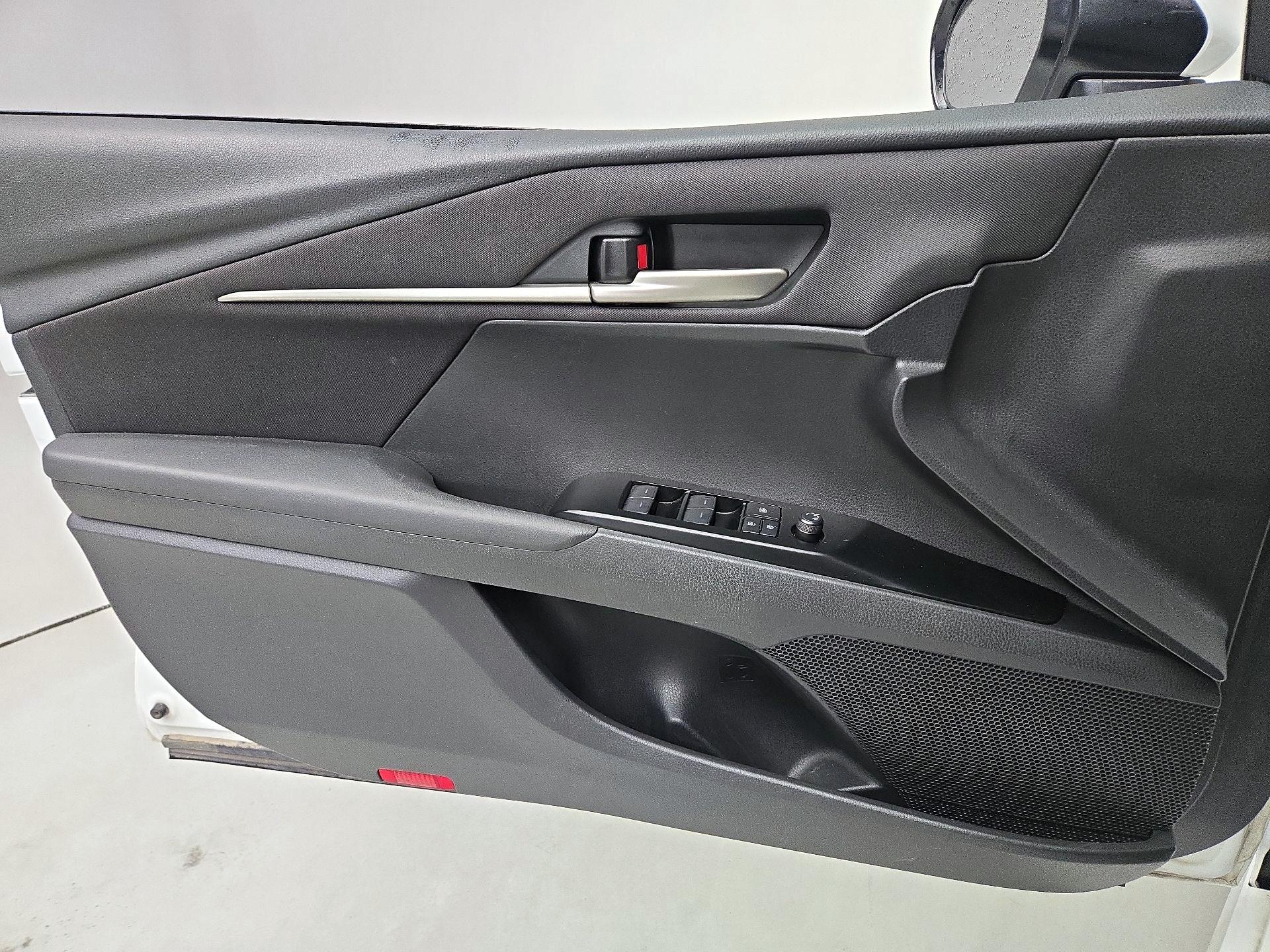 Thumbnail: 2025 Toyota Camry - 12