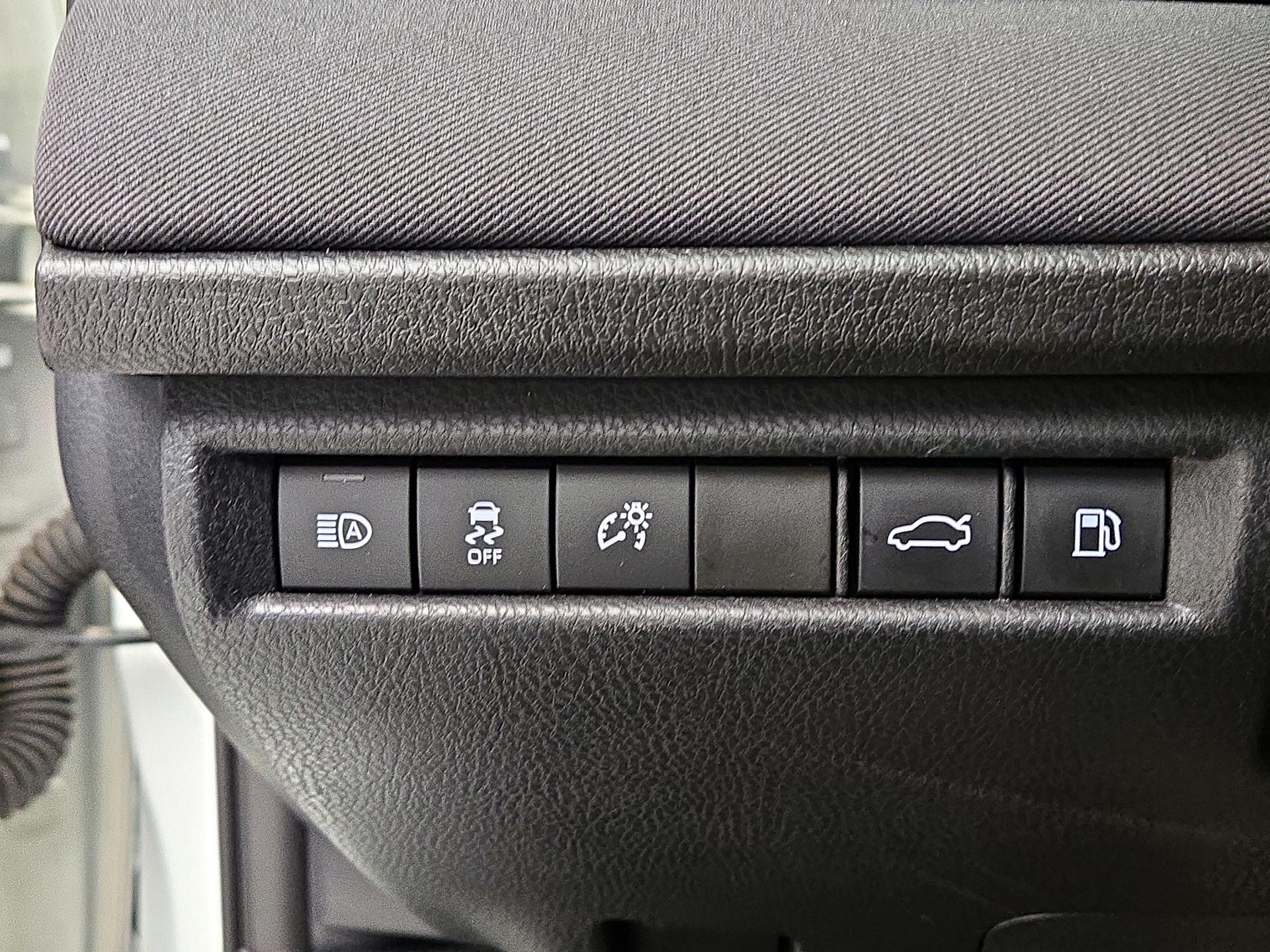 Thumbnail: 2025 Toyota Camry - 13