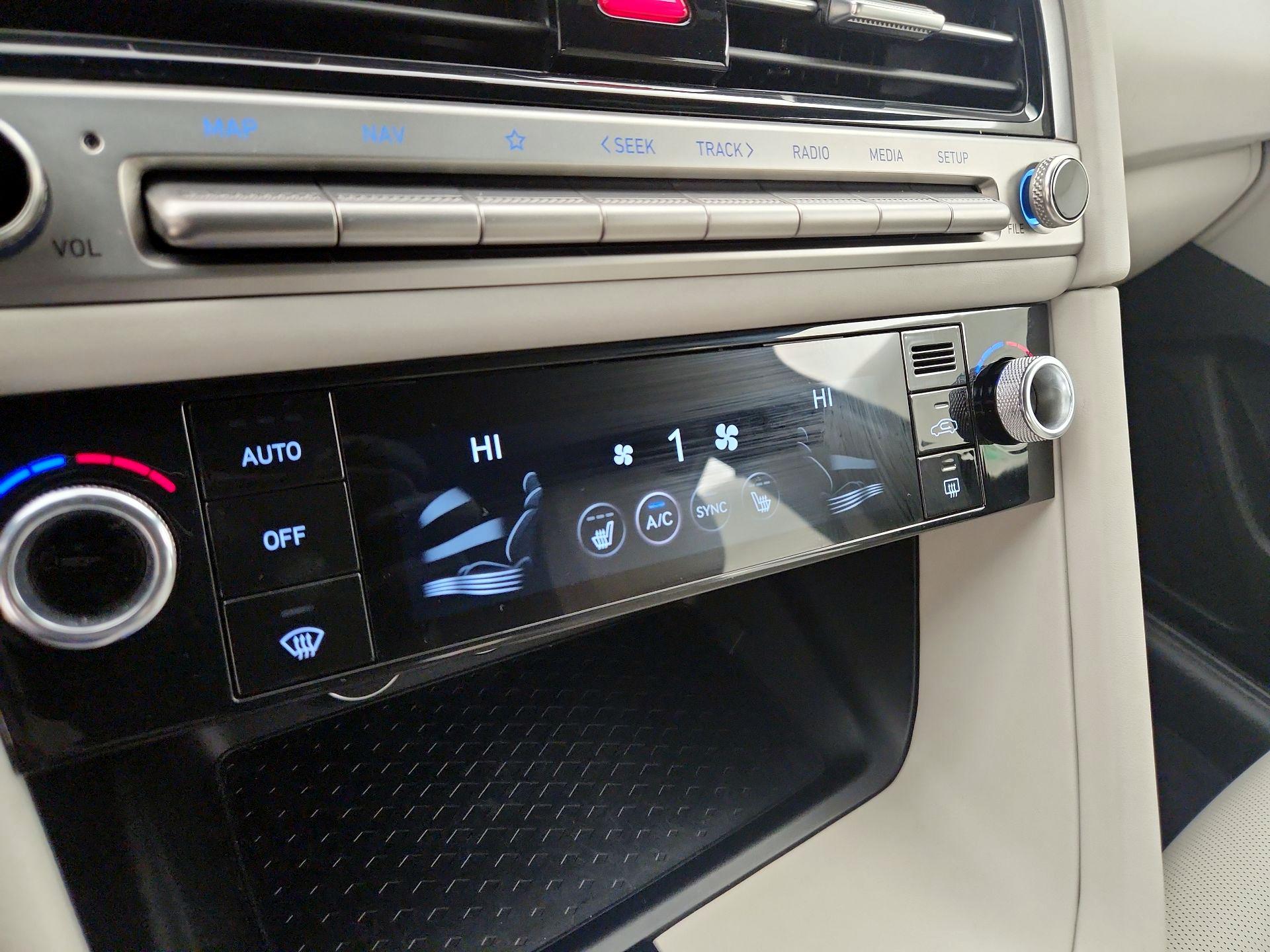 Thumbnail: 2025 Genesis G70 - 17