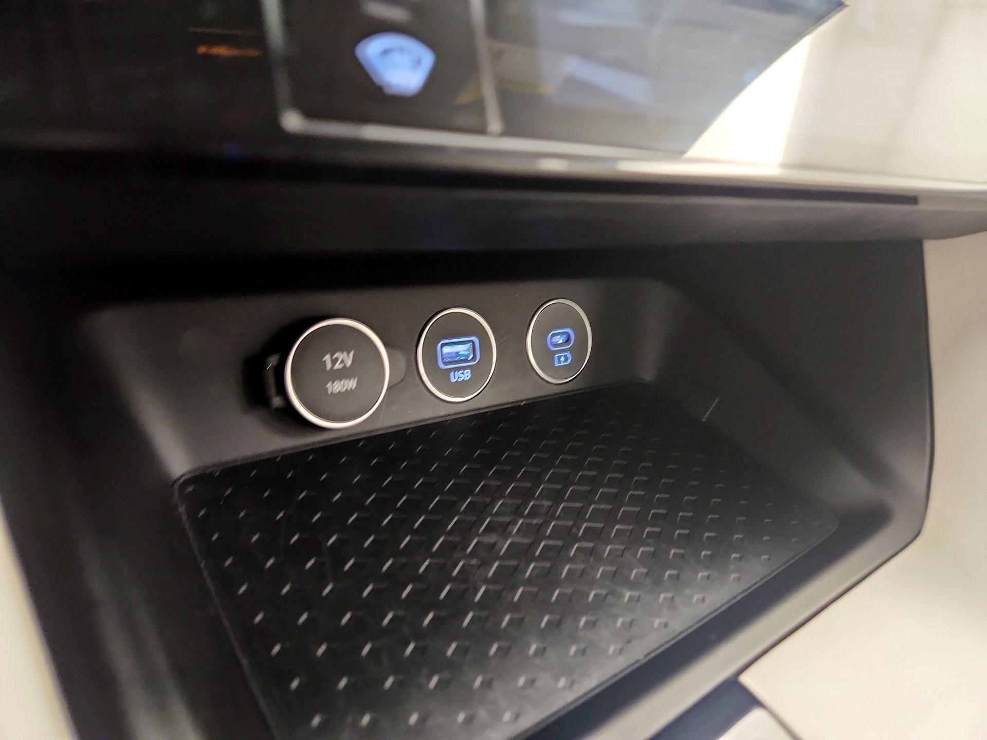 Thumbnail: 2025 Genesis G70 - 19