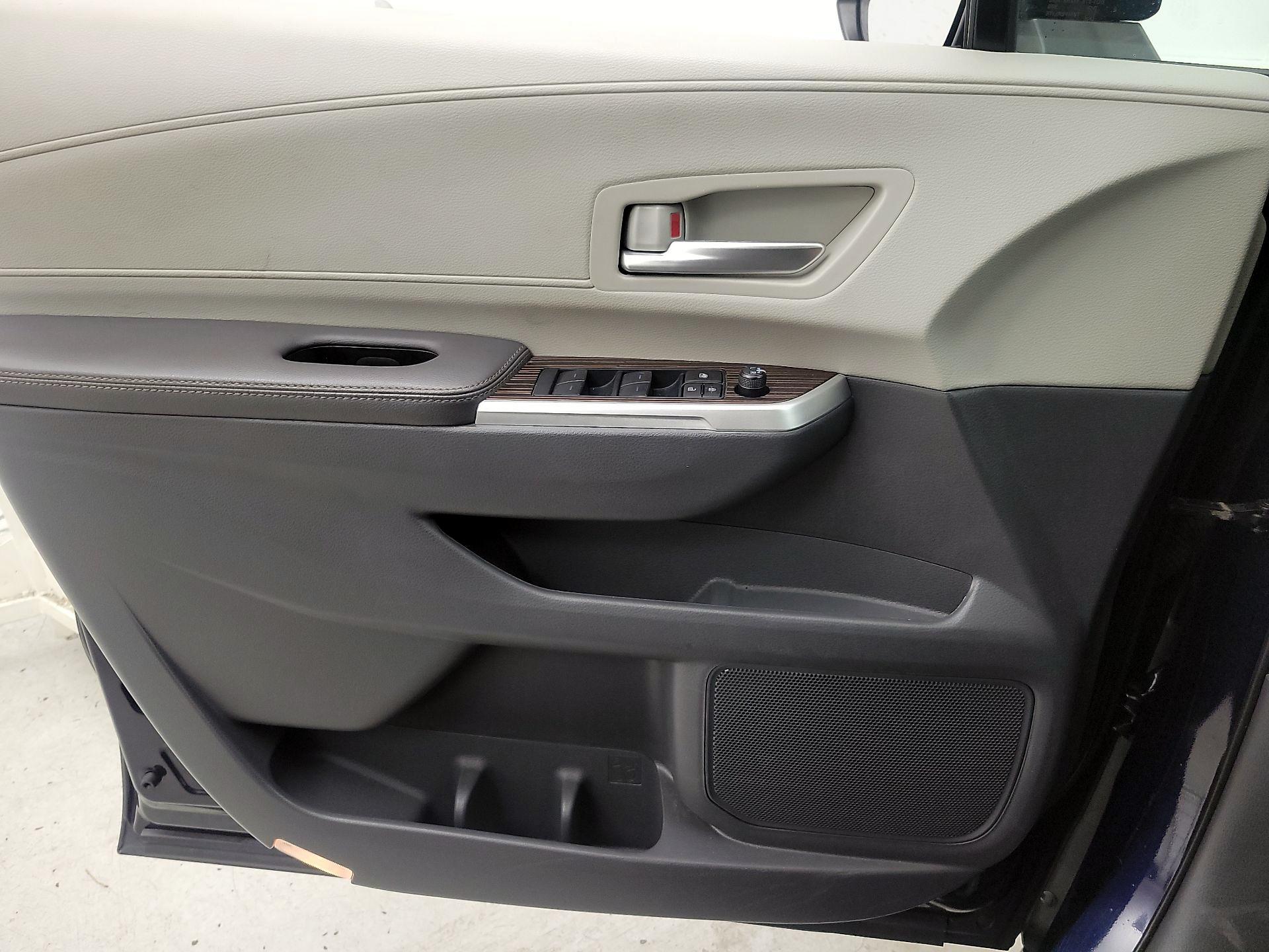 Thumbnail: 2024 Toyota Sienna - 12