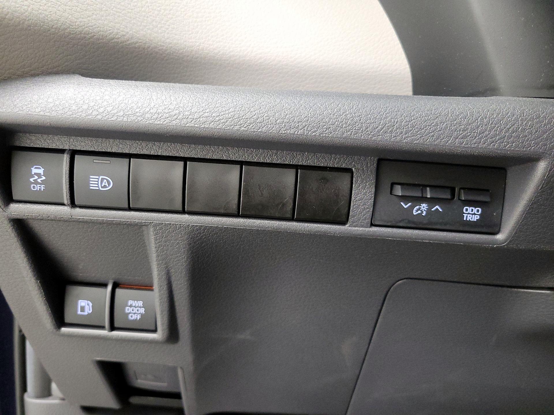 Thumbnail: 2024 Toyota Sienna - 13