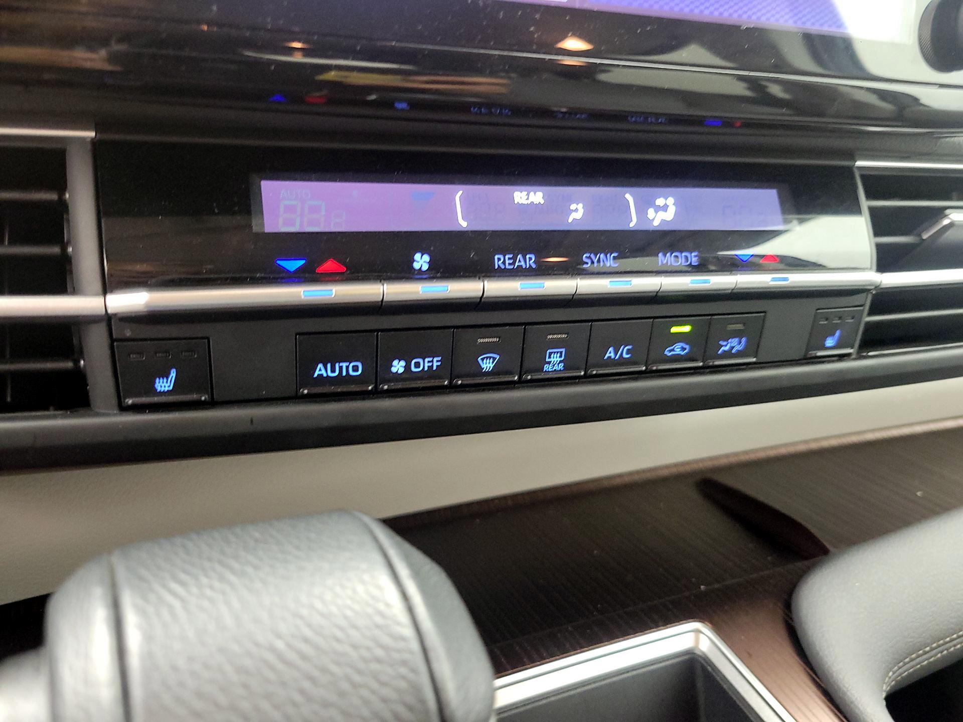 Thumbnail: 2024 Toyota Sienna - 16