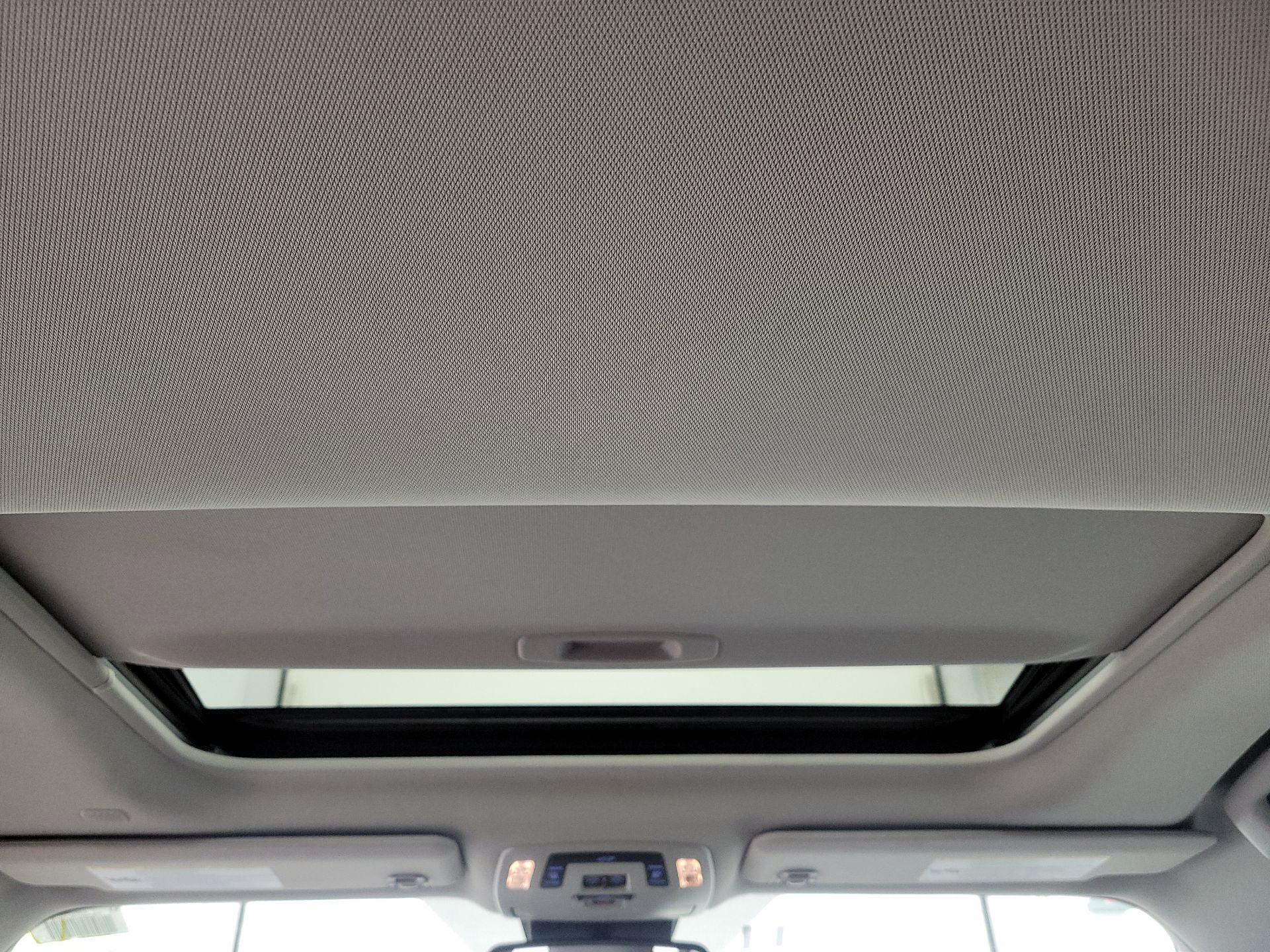 Thumbnail: 2024 Toyota Sienna - 19