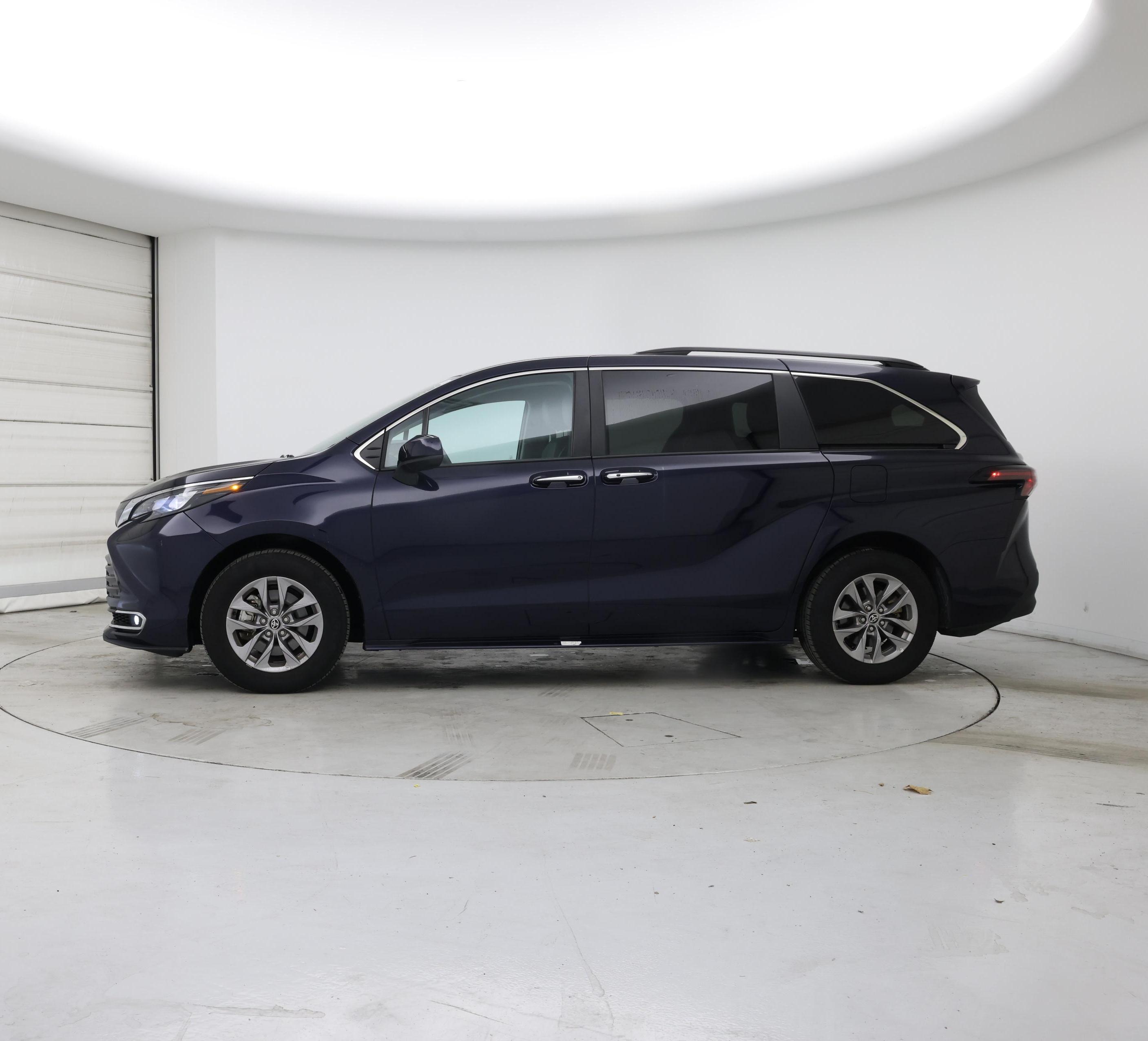 Thumbnail: 2024 Toyota Sienna - 3