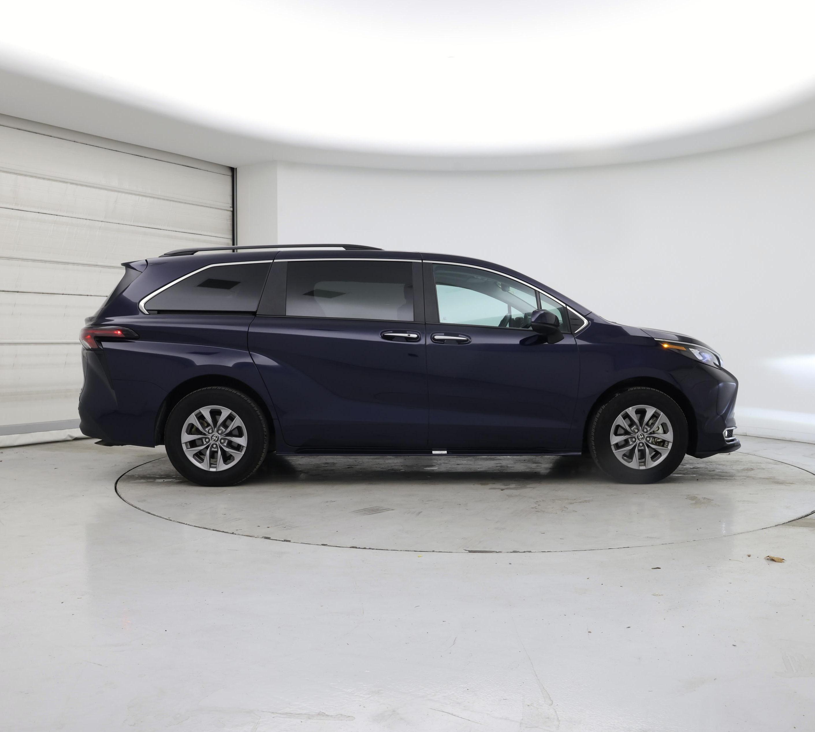 Thumbnail: 2024 Toyota Sienna - 7