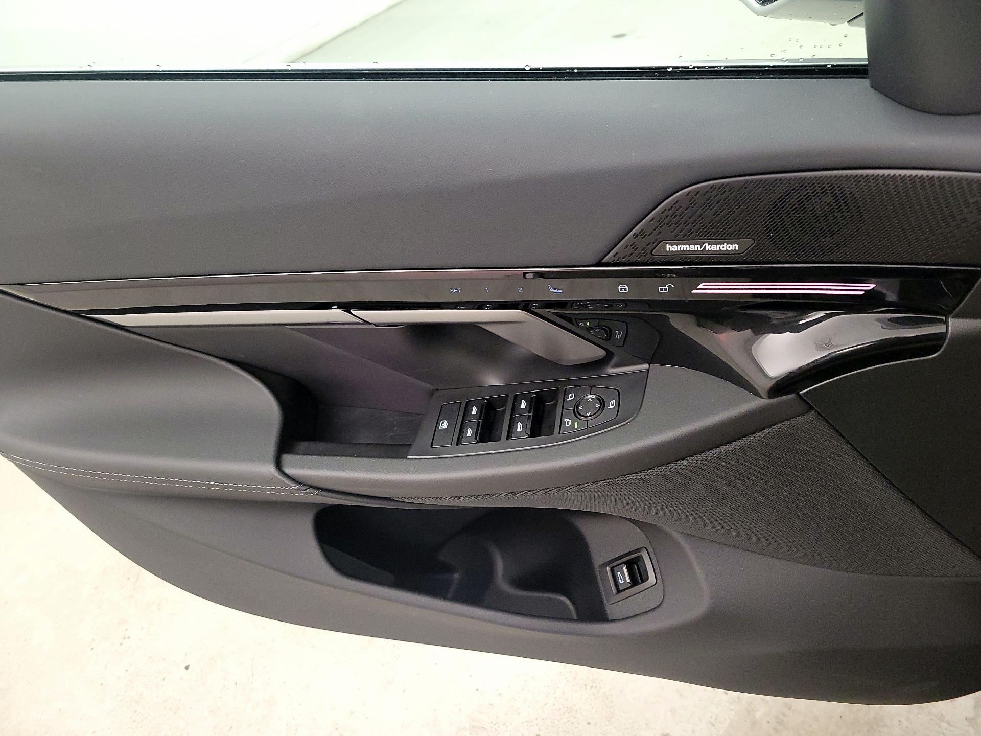 Thumbnail: 2025 BMW 5 Series - 12