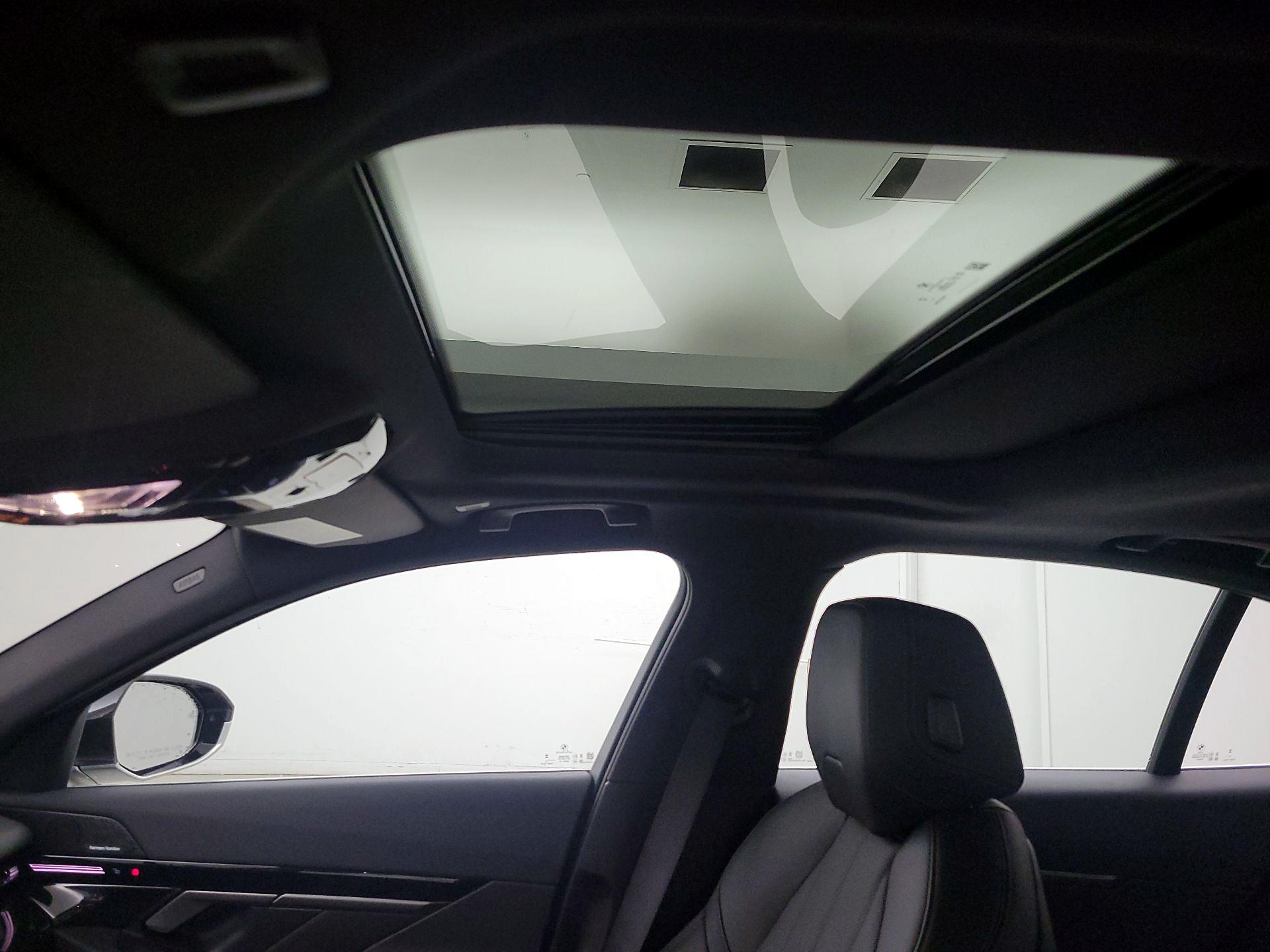 Thumbnail: 2025 BMW 5 Series - 20