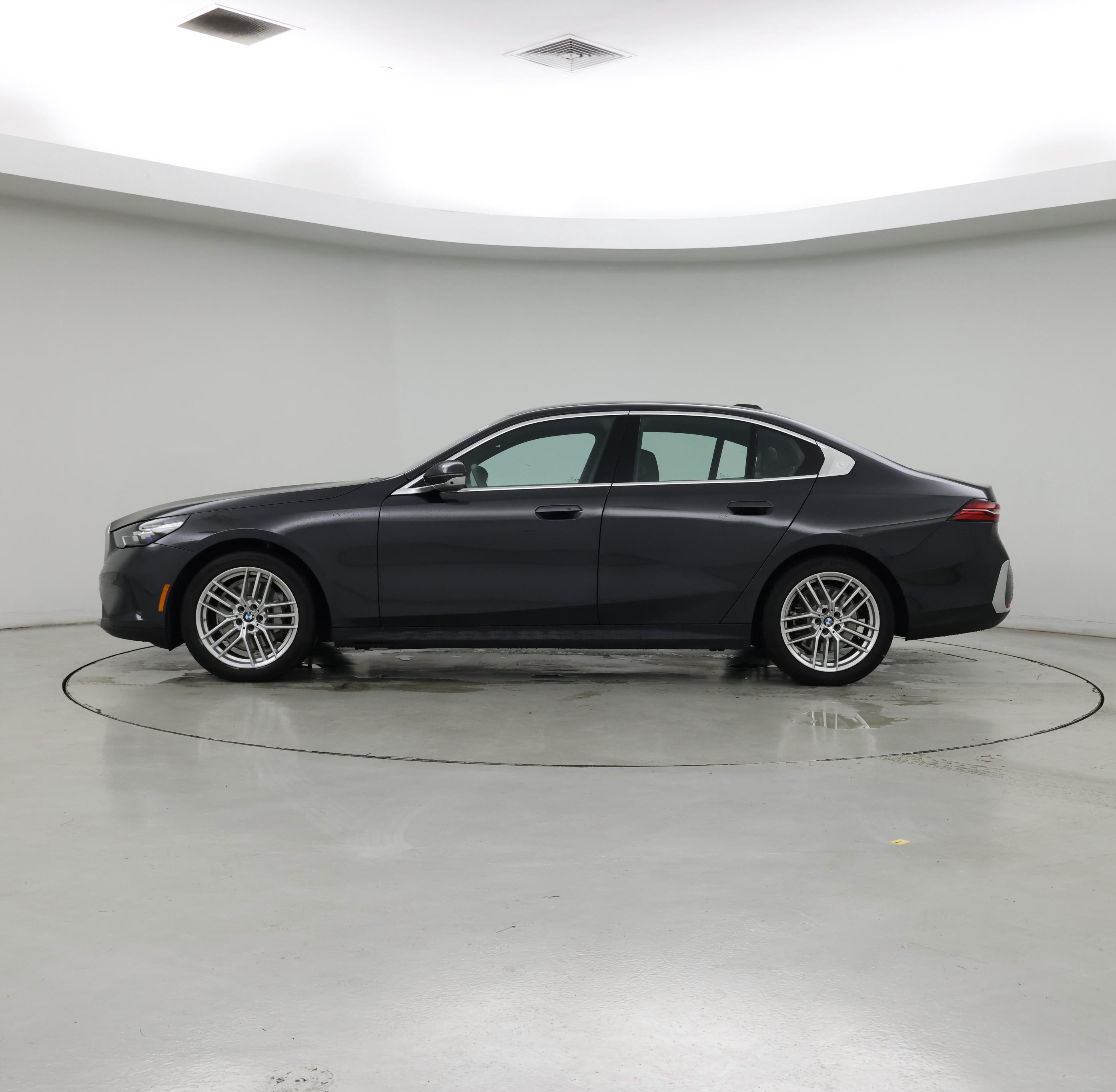 Thumbnail: 2025 BMW 5 Series - 3