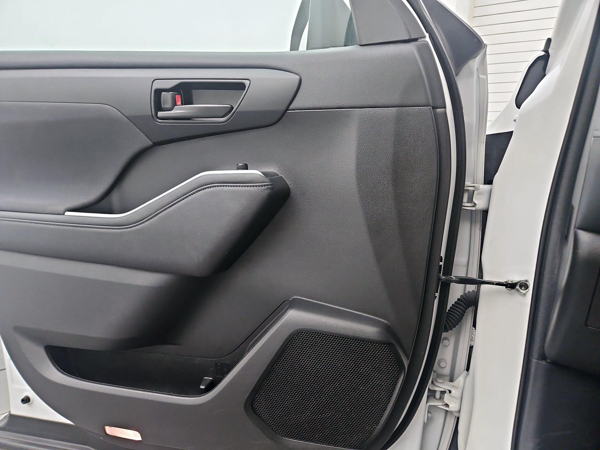 Thumbnail: 2023 Toyota Highlander - 12