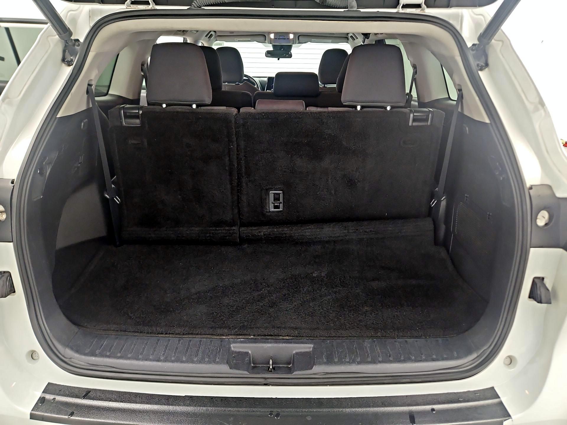 Thumbnail: 2023 Toyota Highlander - 17