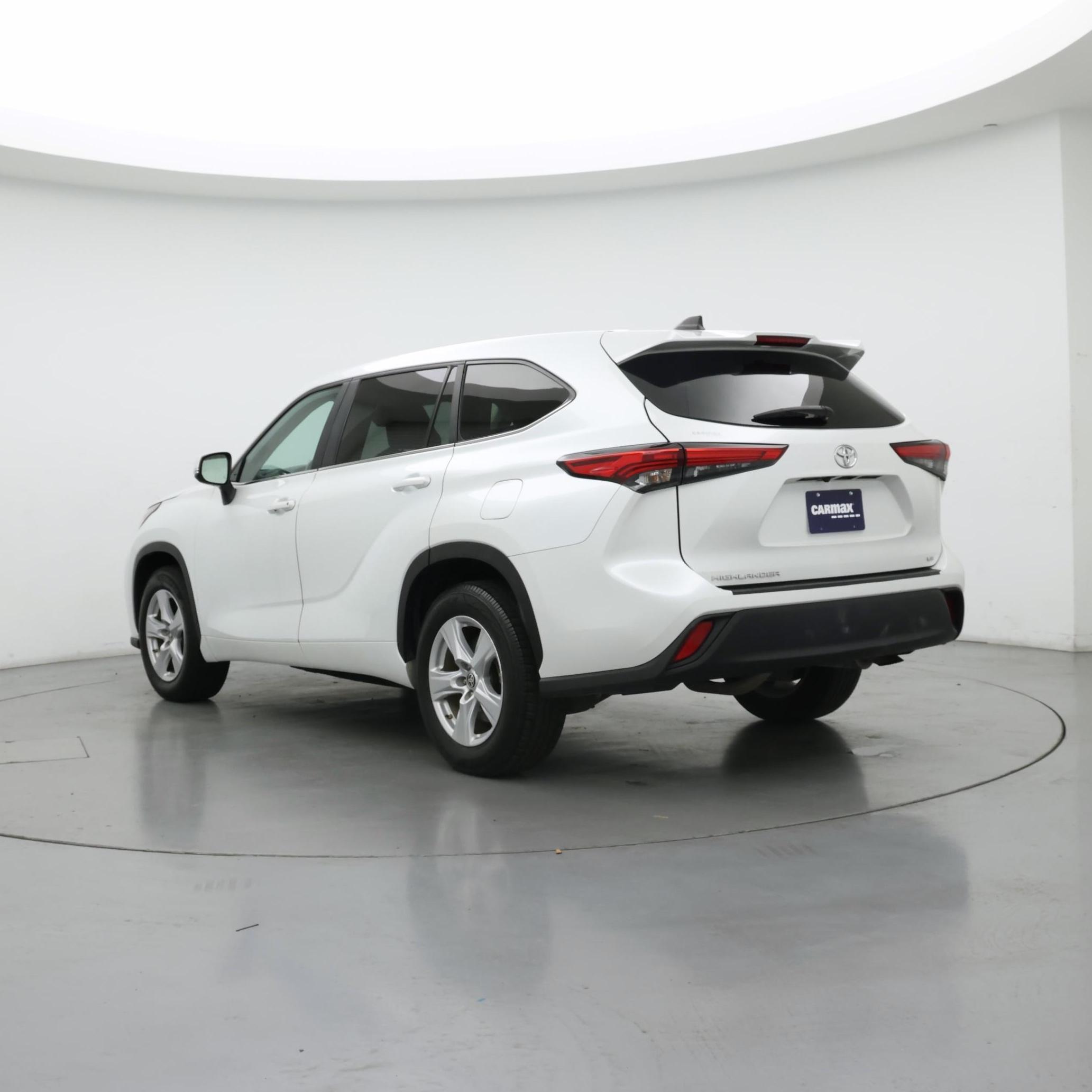 Thumbnail: 2023 Toyota Highlander - 2