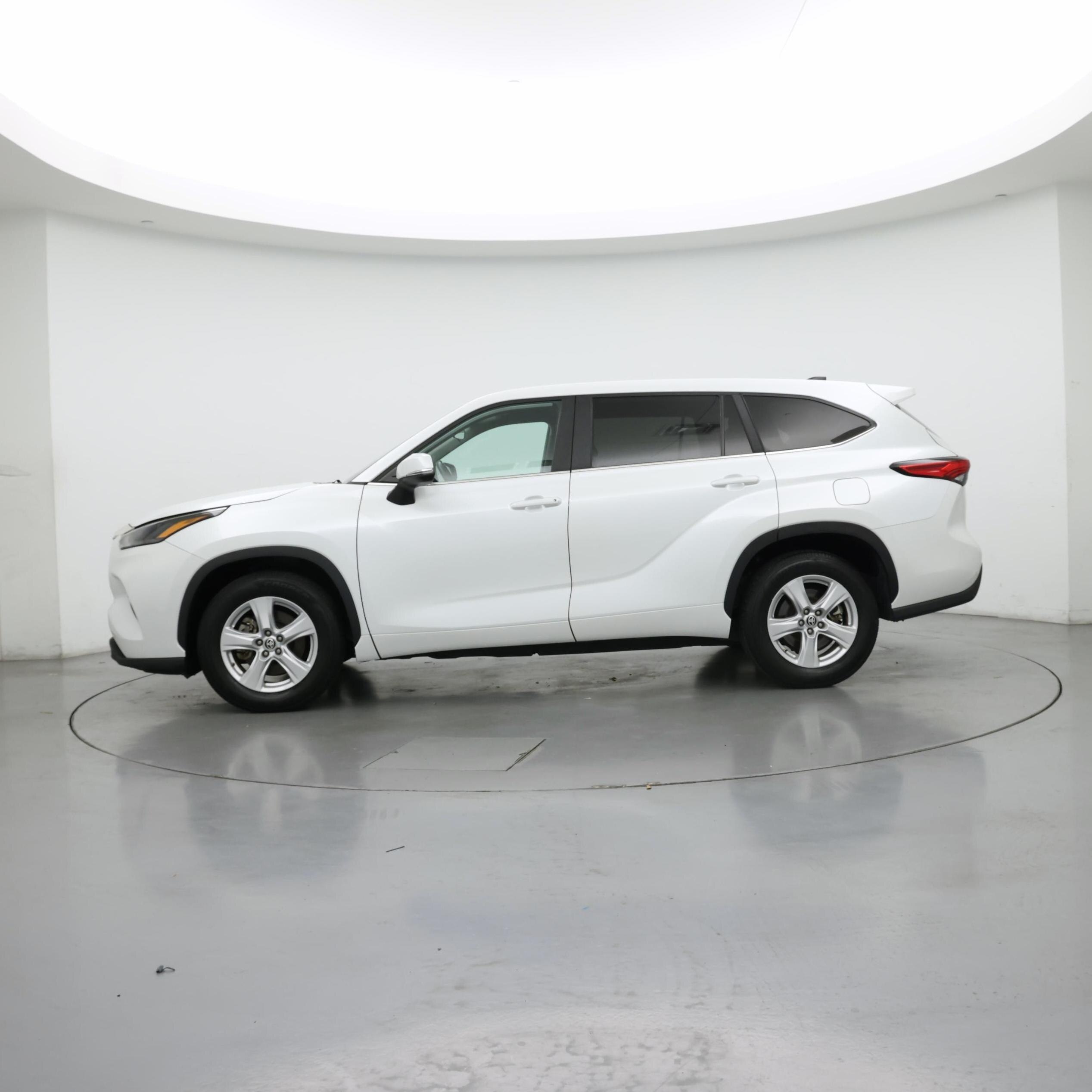 Thumbnail: 2023 Toyota Highlander - 3