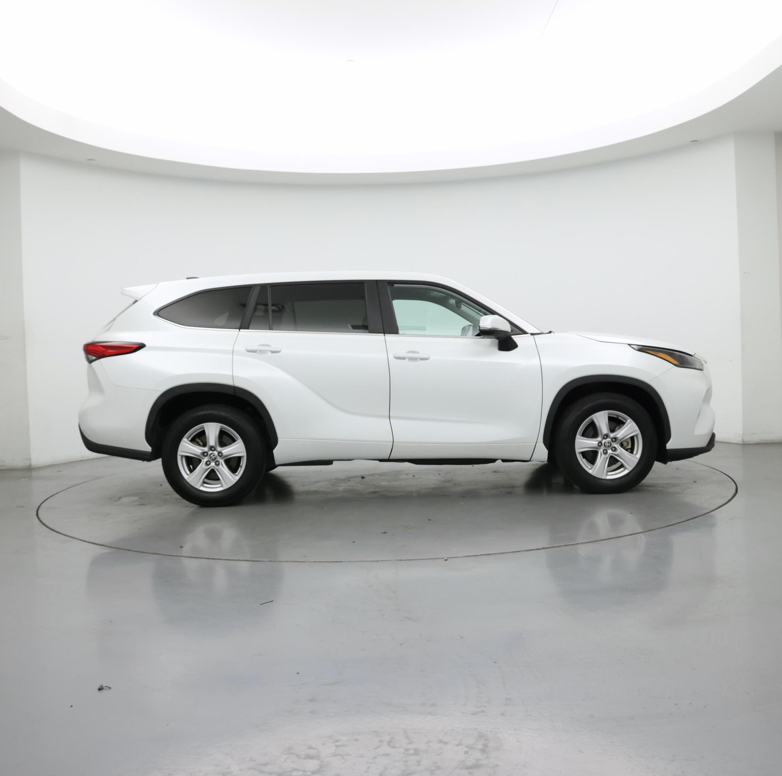 Thumbnail: 2023 Toyota Highlander - 7