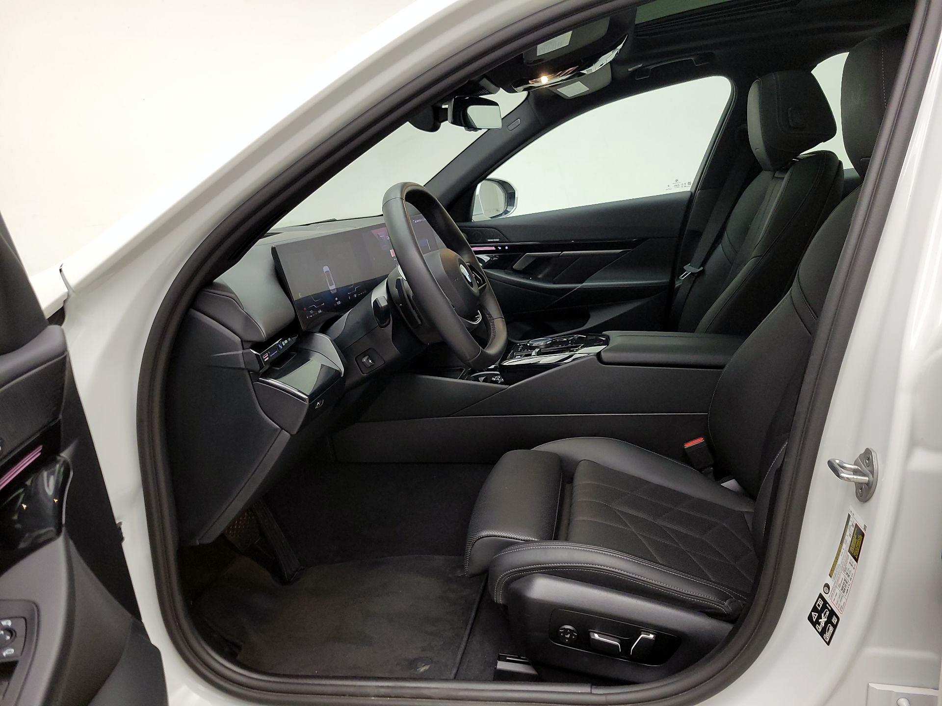 Thumbnail: 2024 BMW 5 Series - 11