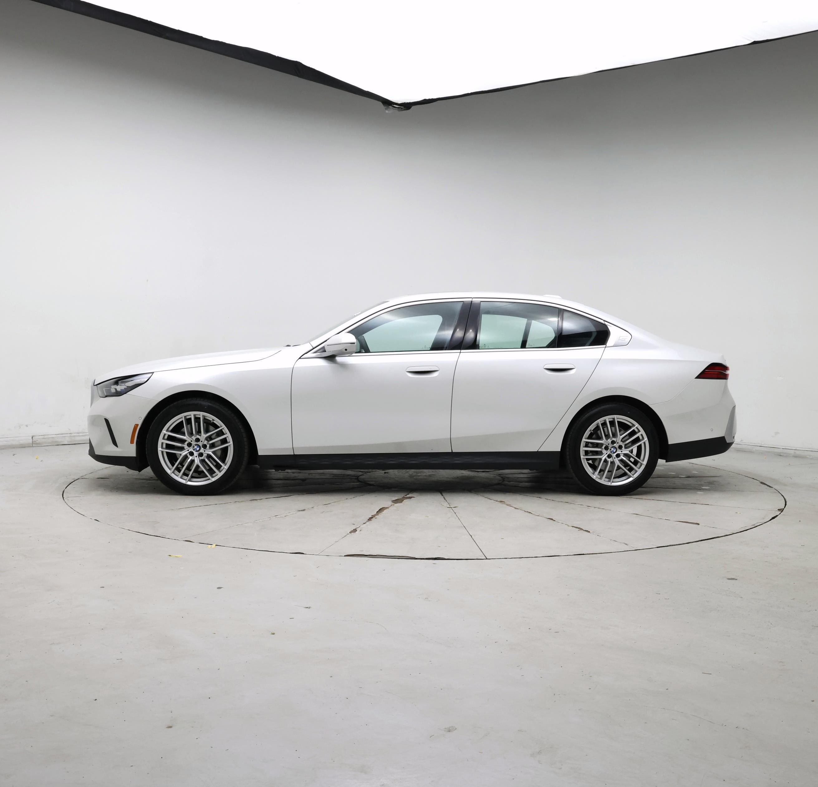 Thumbnail: 2024 BMW 5 Series - 3