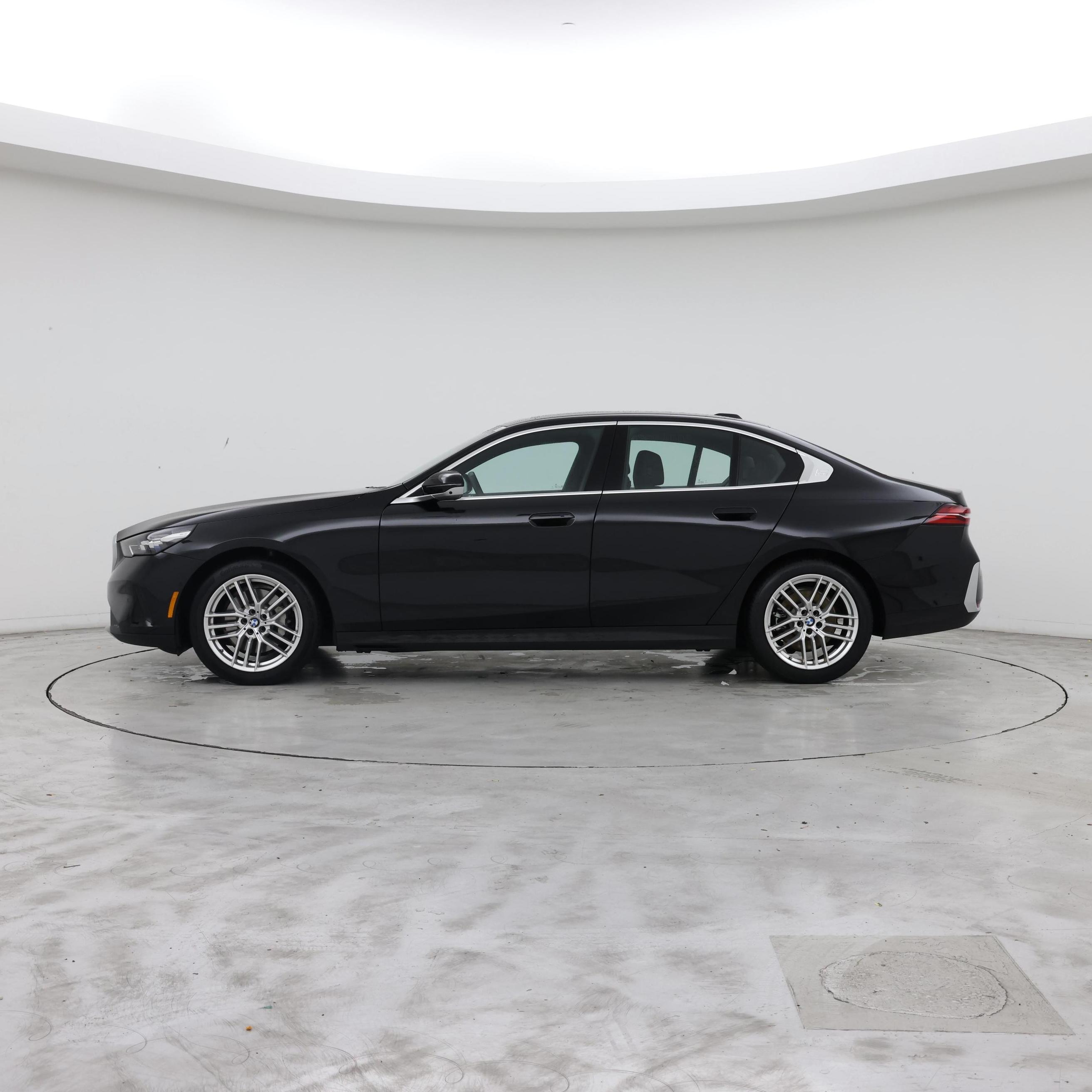 Thumbnail: 2025 BMW 5 Series - 3