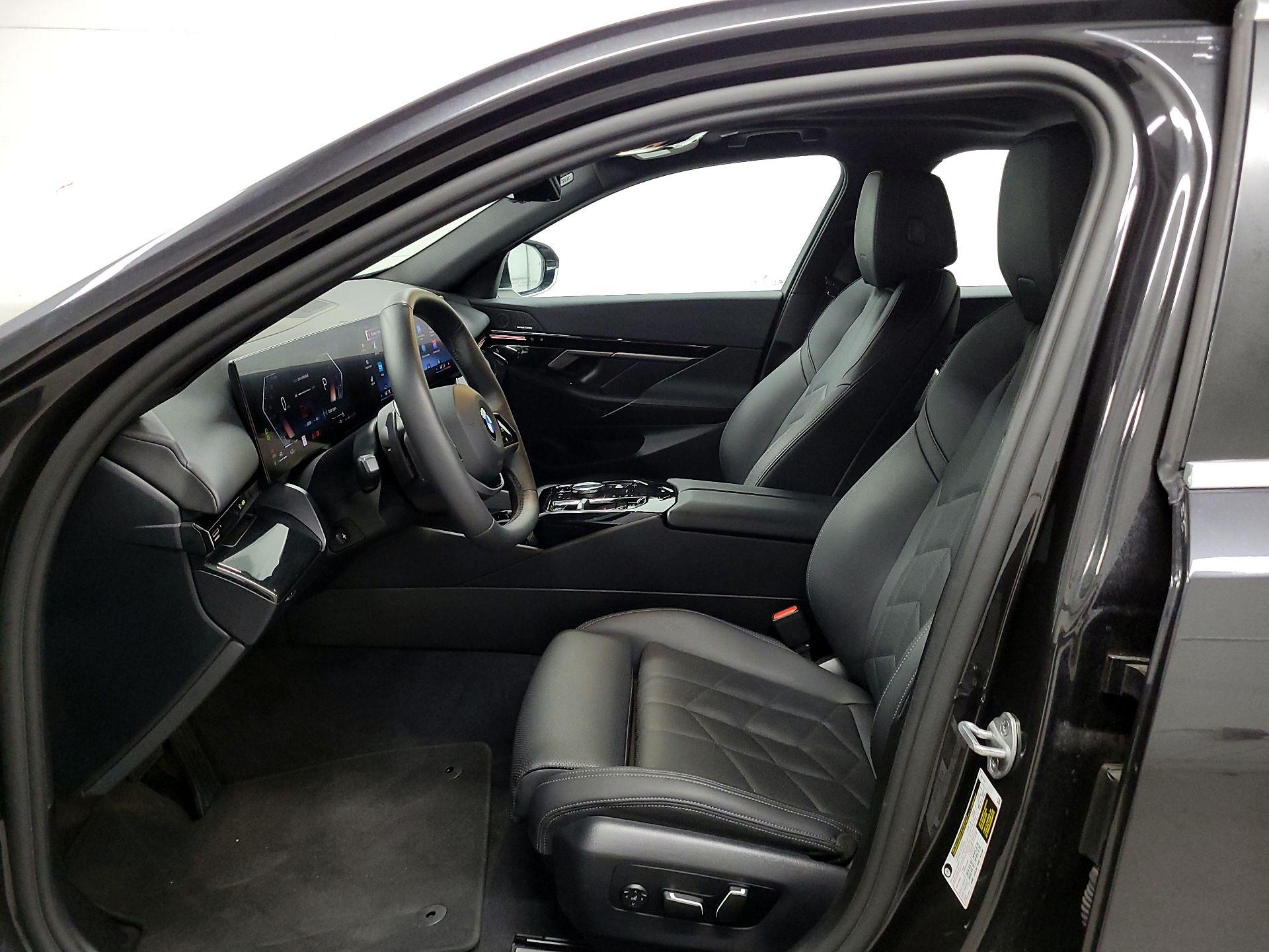 Thumbnail: 2025 BMW 5 Series - 11