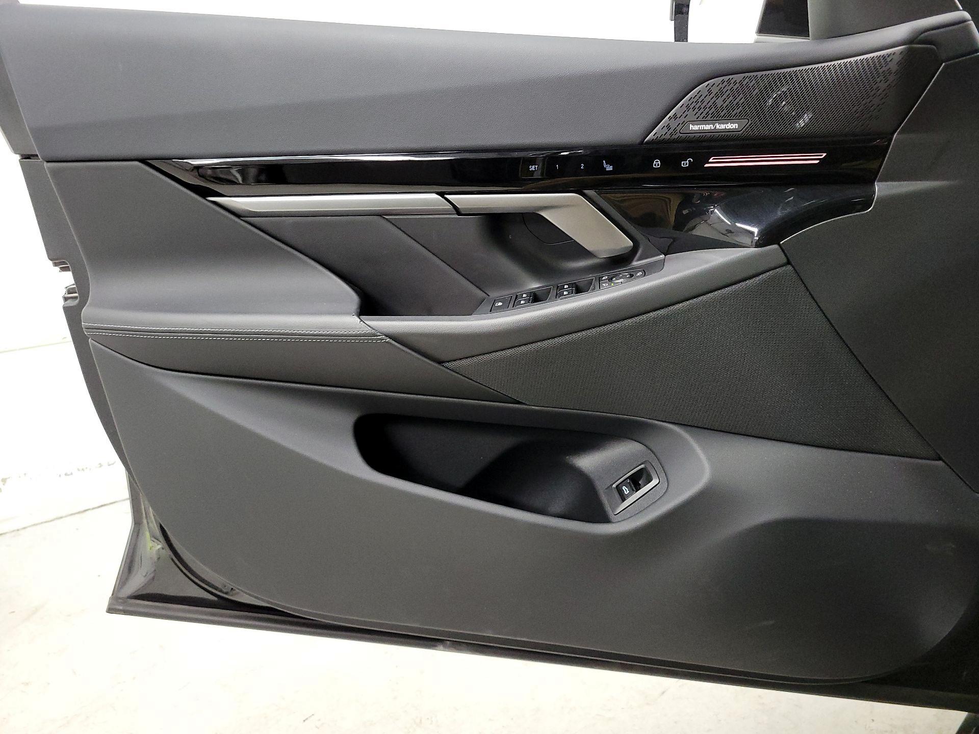 Thumbnail: 2025 BMW 5 Series - 12