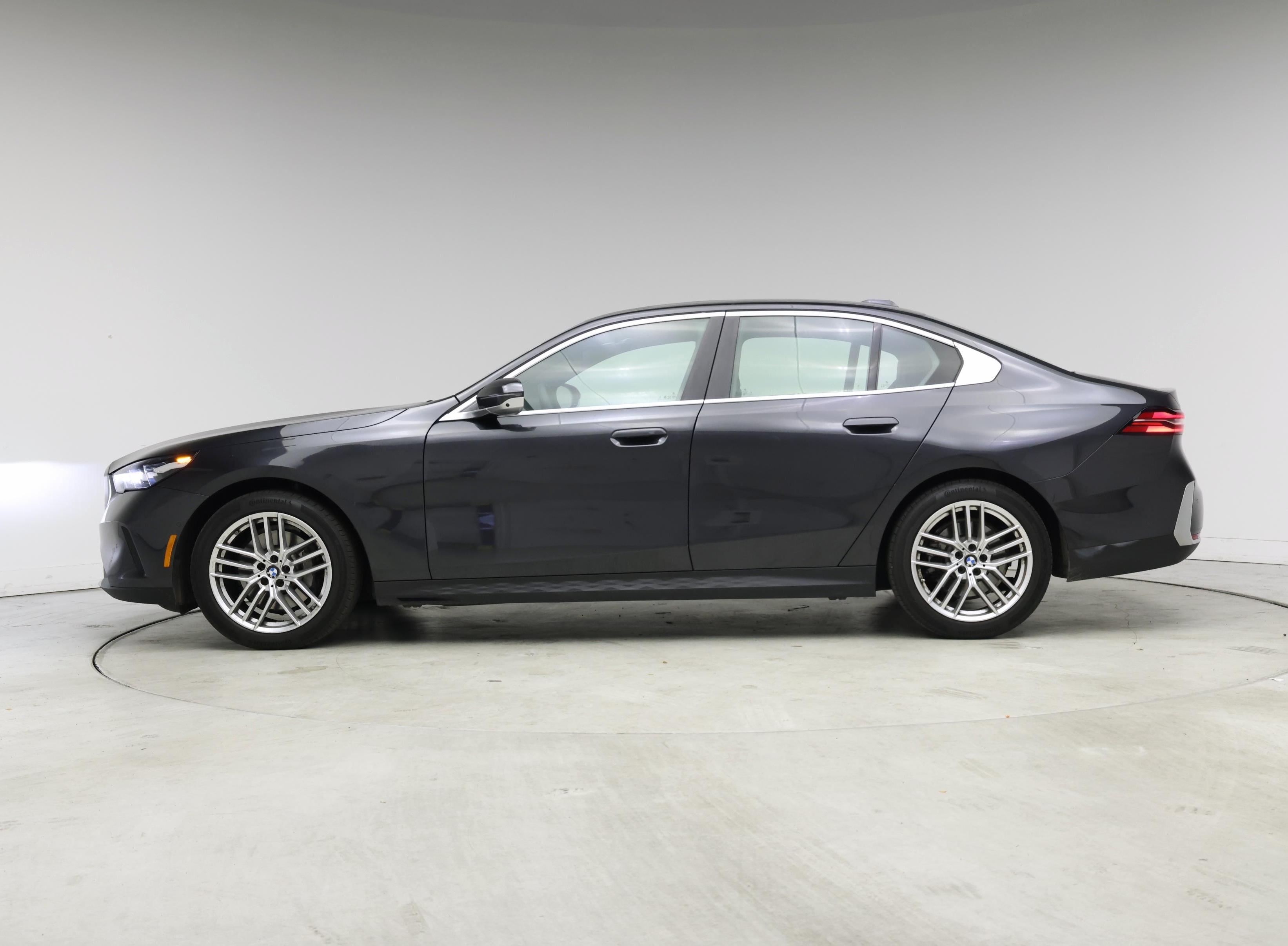 Thumbnail: 2025 BMW 5 Series - 3