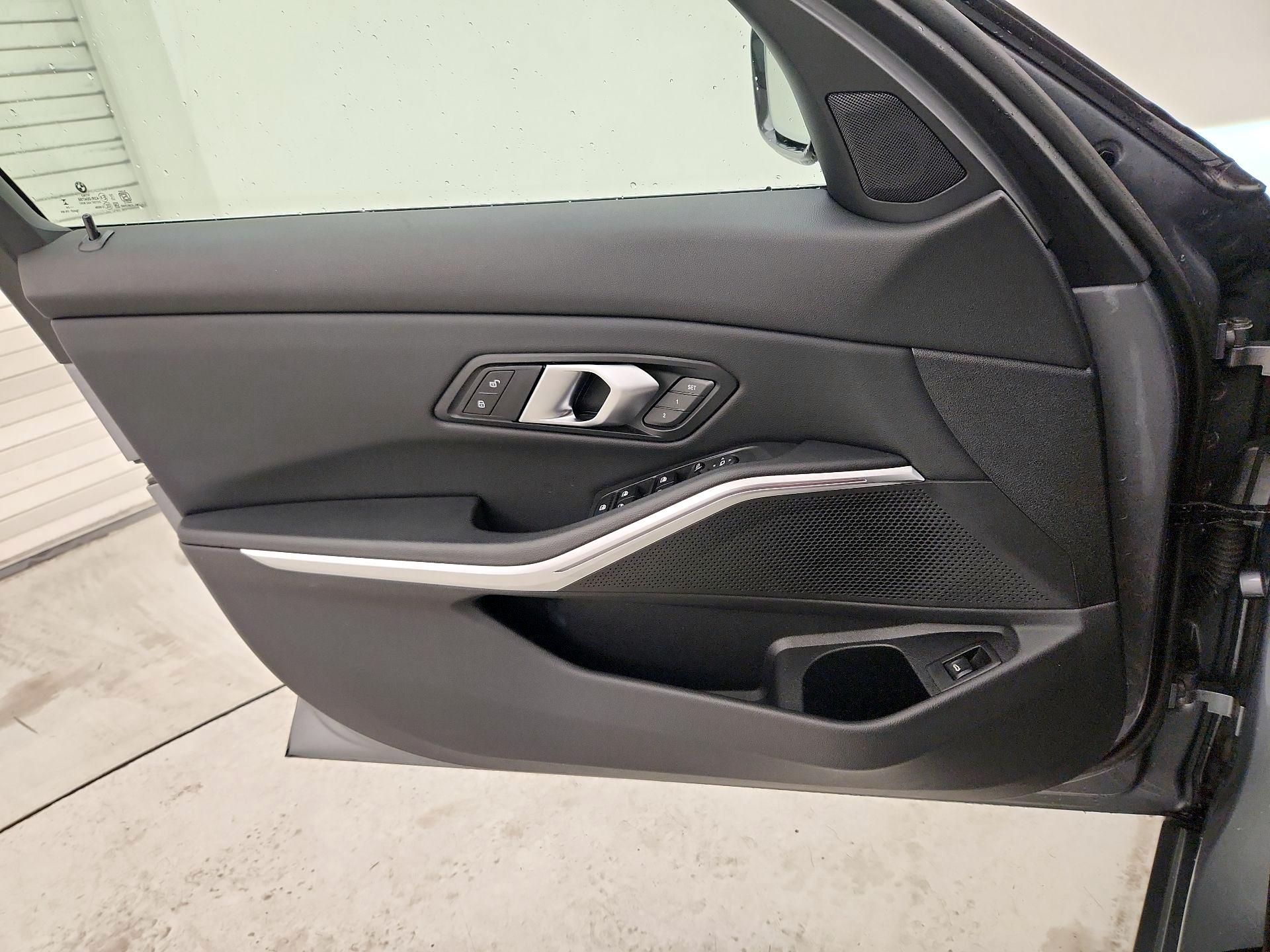 Thumbnail: 2024 BMW 3 Series - 12