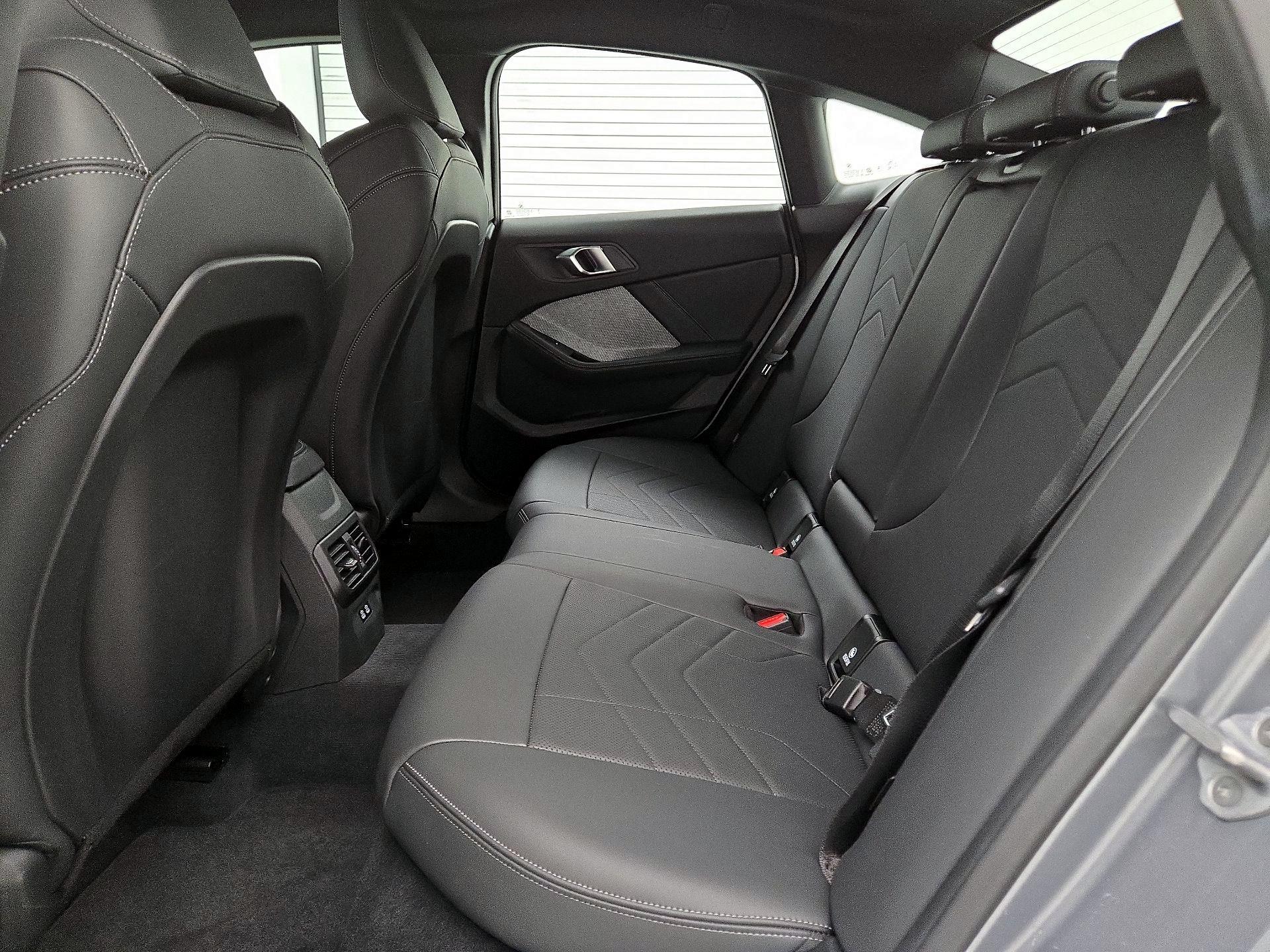 Thumbnail: 2025 BMW 2 Series - 18