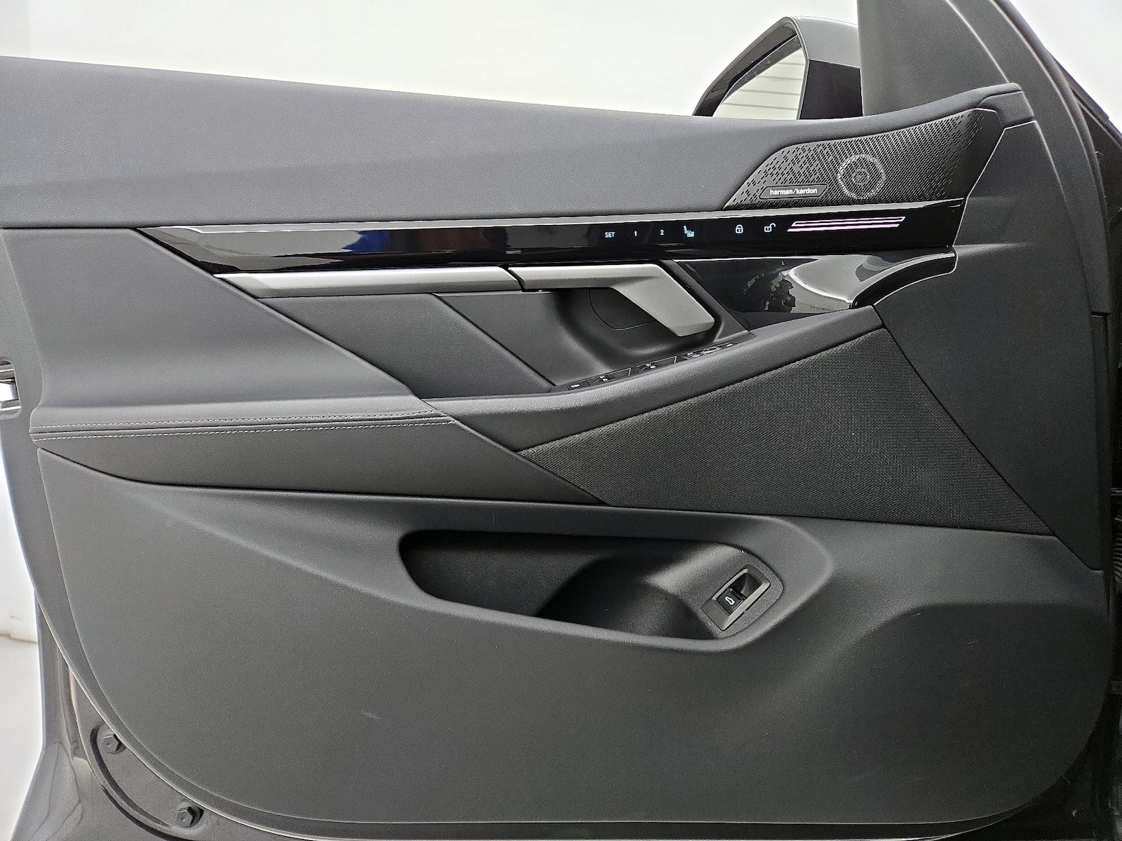 2025 BMW 5 Series 530i - Photo 13
