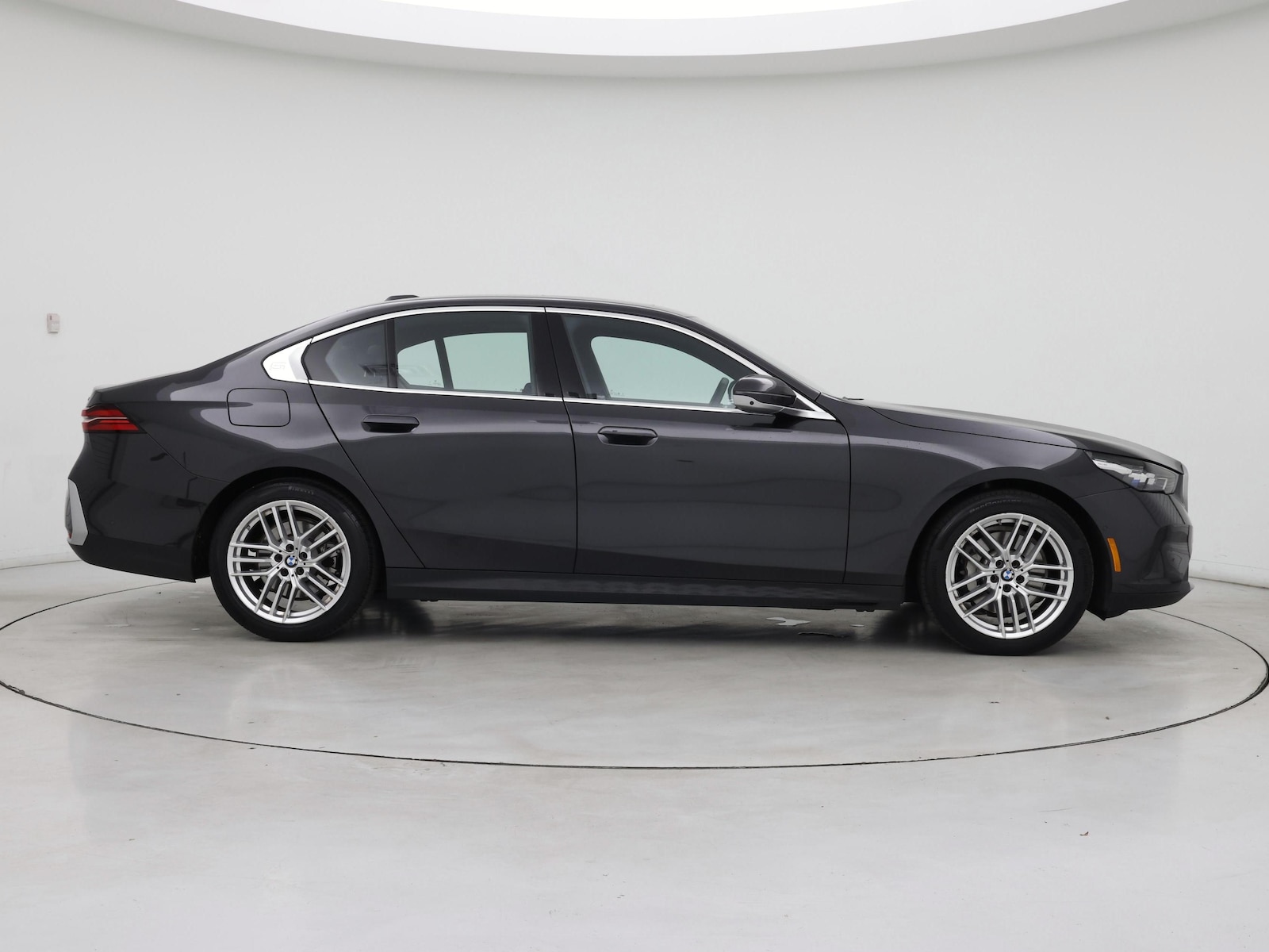 2025 BMW 5 Series 530i - Photo 8