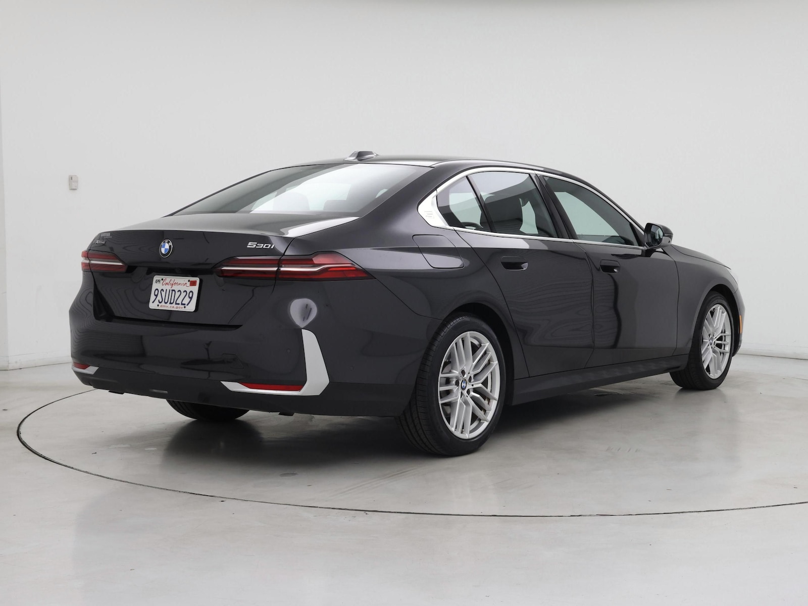 2025 BMW 5 Series 530i - Photo 9