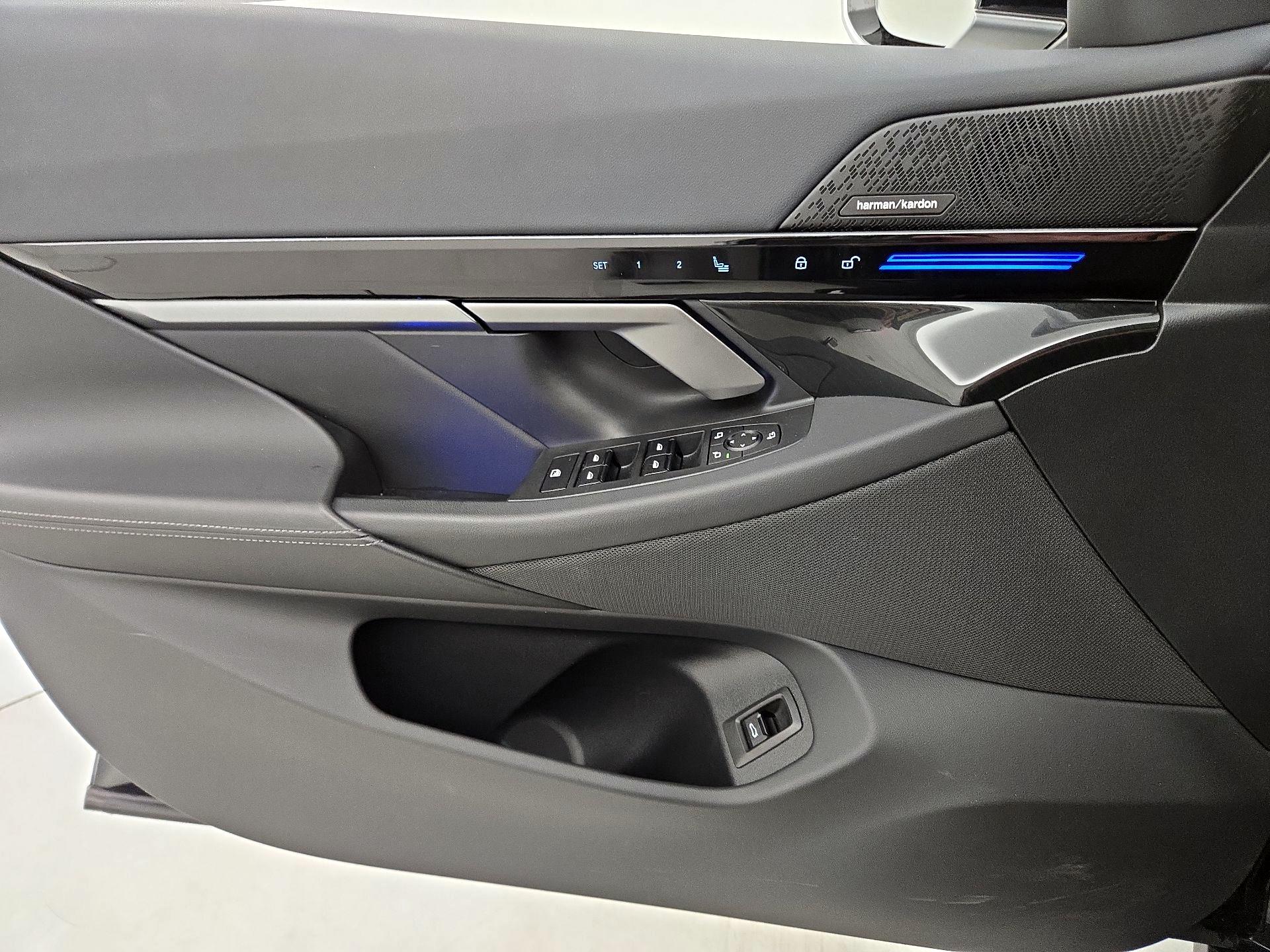 Thumbnail: 2025 BMW 5 Series - 12