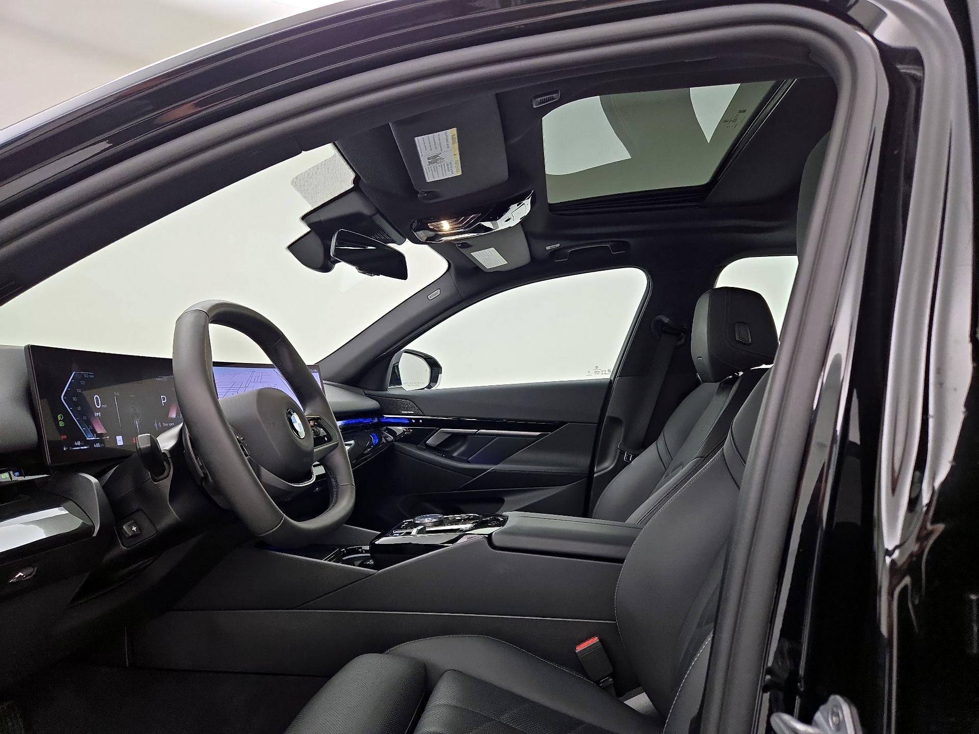 Thumbnail: 2025 BMW 5 Series - 20