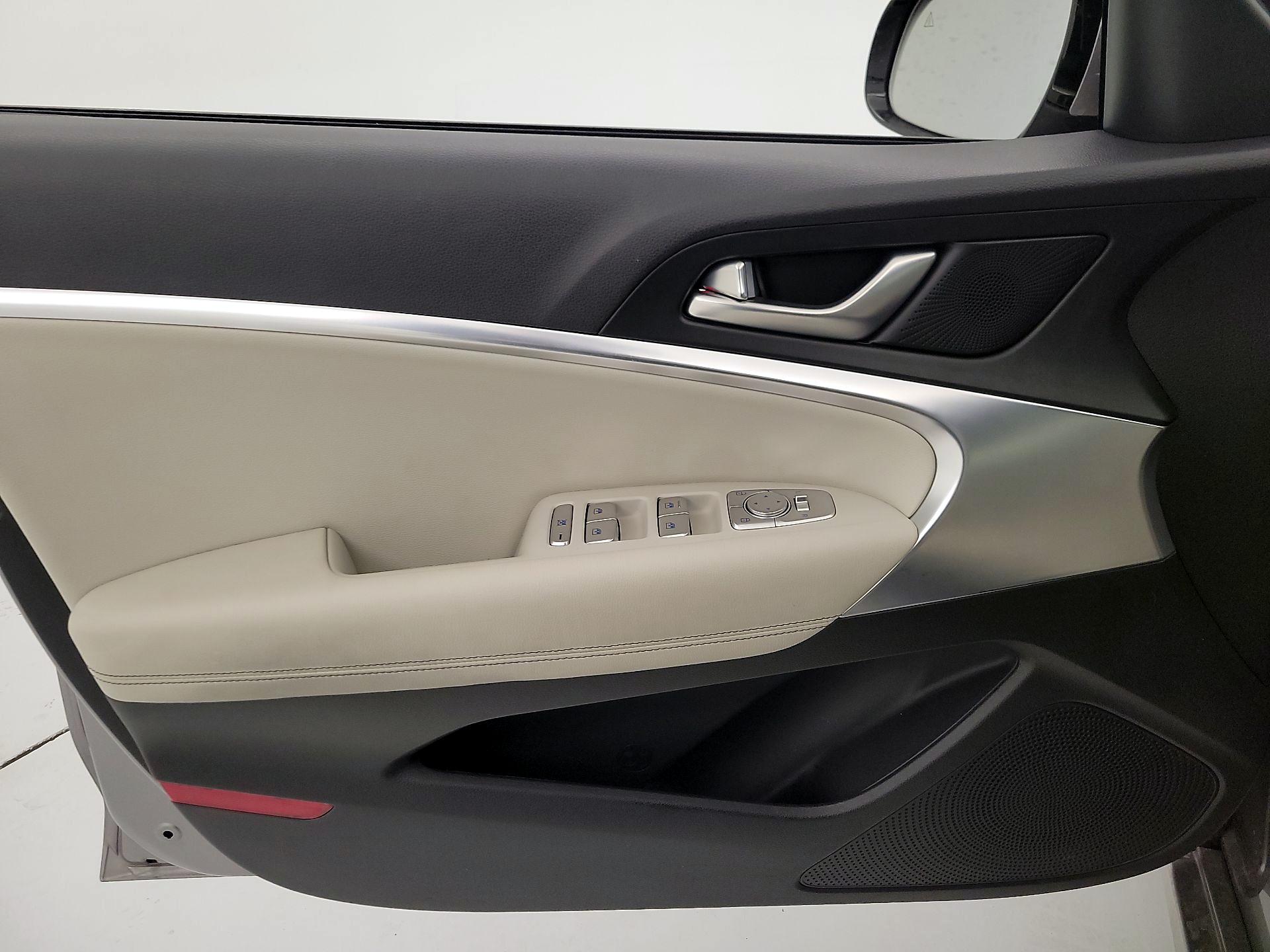 Thumbnail: 2025 Genesis G70 - 12