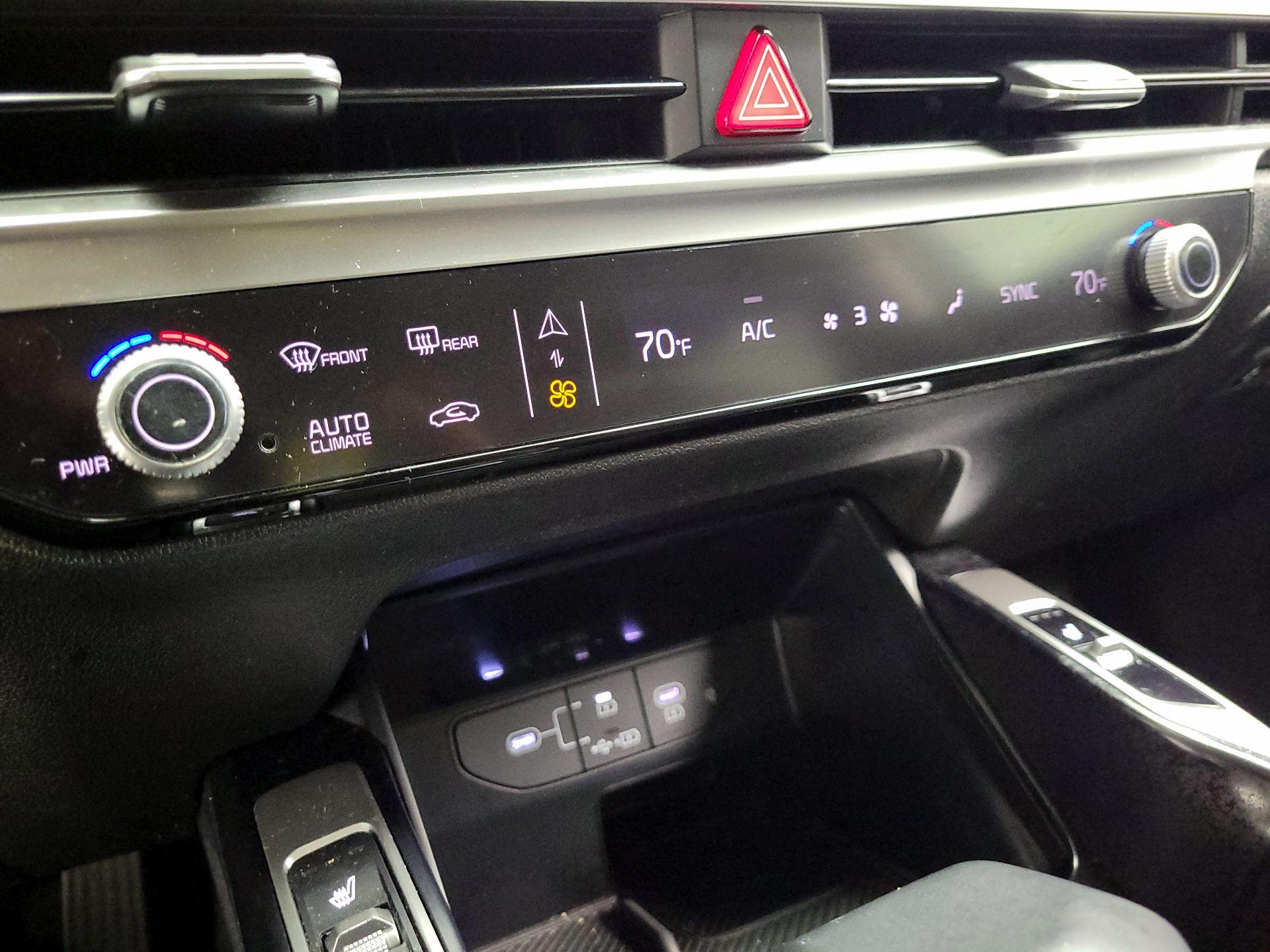 Thumbnail: 2024 Kia Sorento - 17