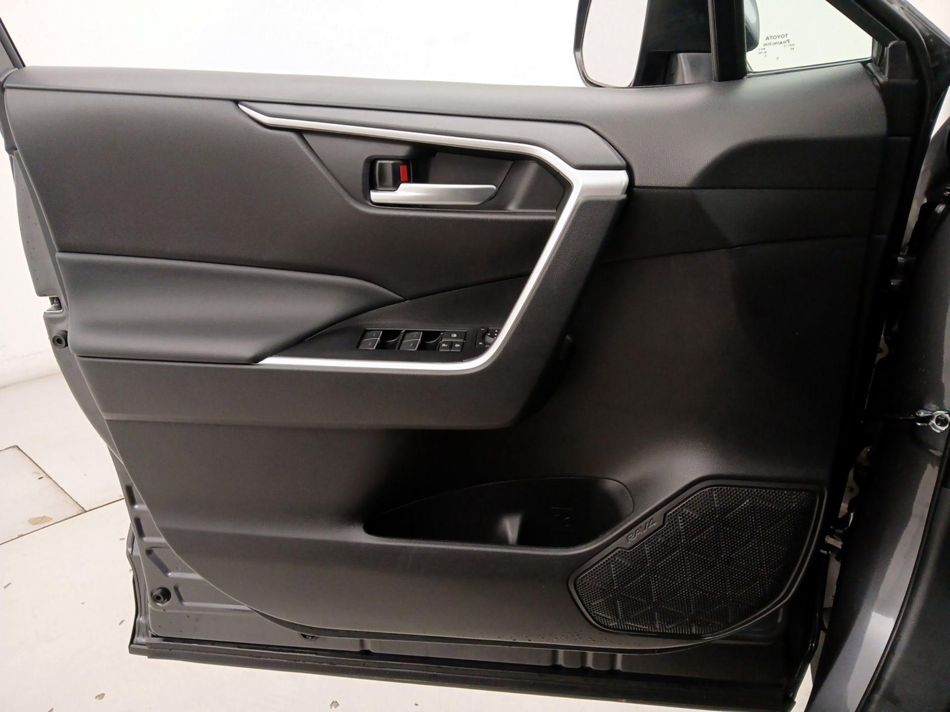 Thumbnail: 2025 Toyota RAV4 - 12