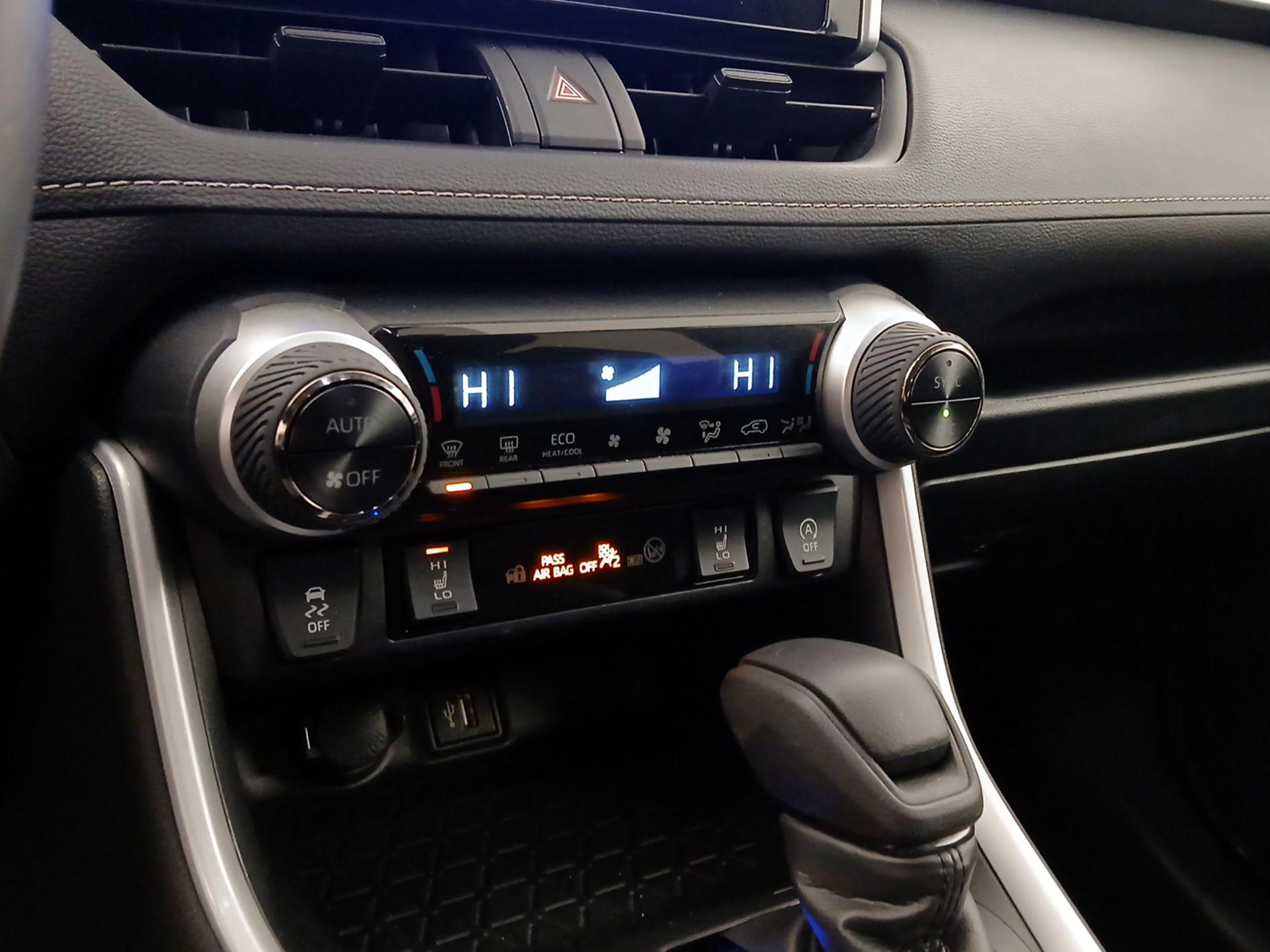 Thumbnail: 2025 Toyota RAV4 - 16