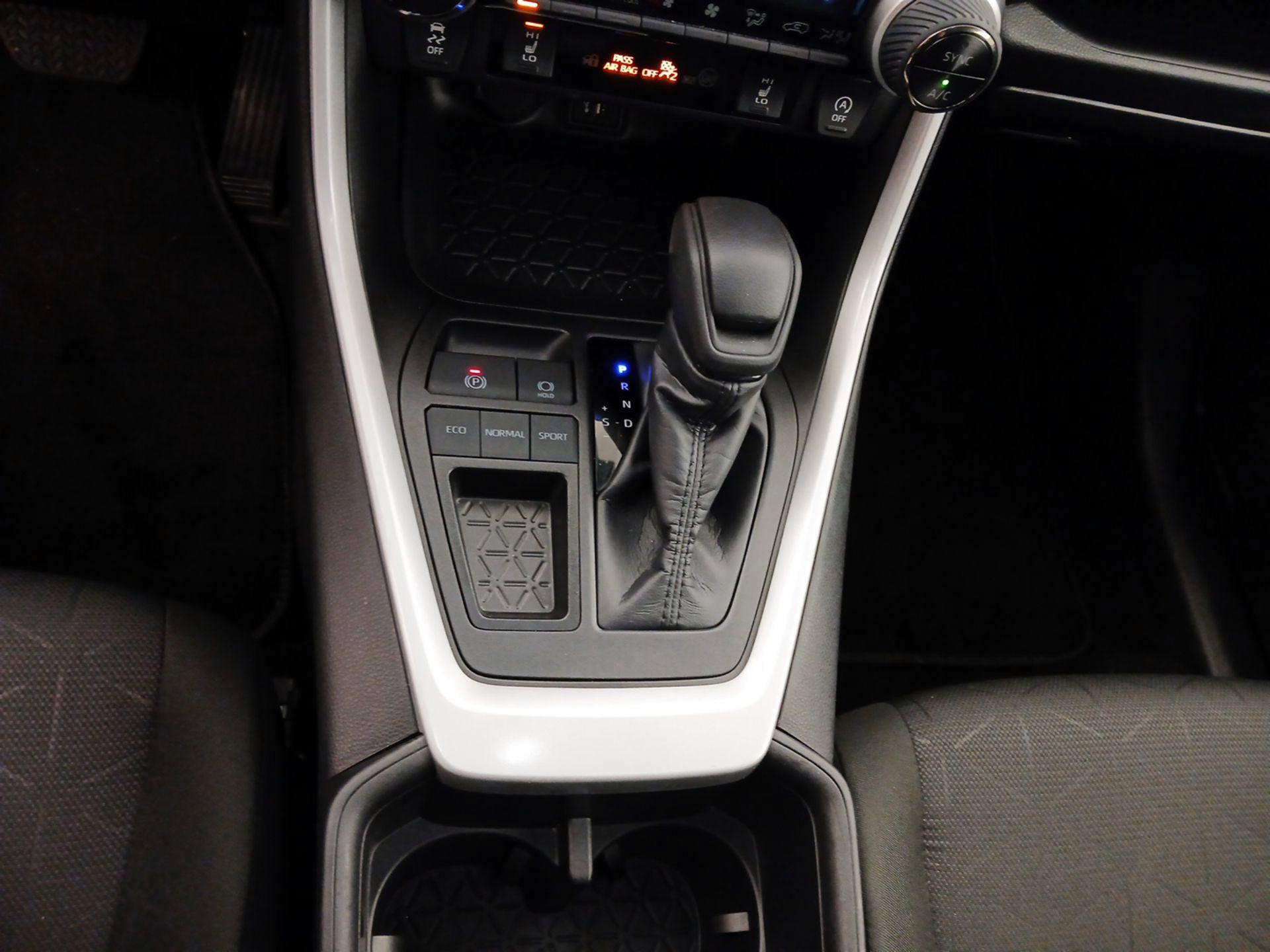 Thumbnail: 2025 Toyota RAV4 - 17