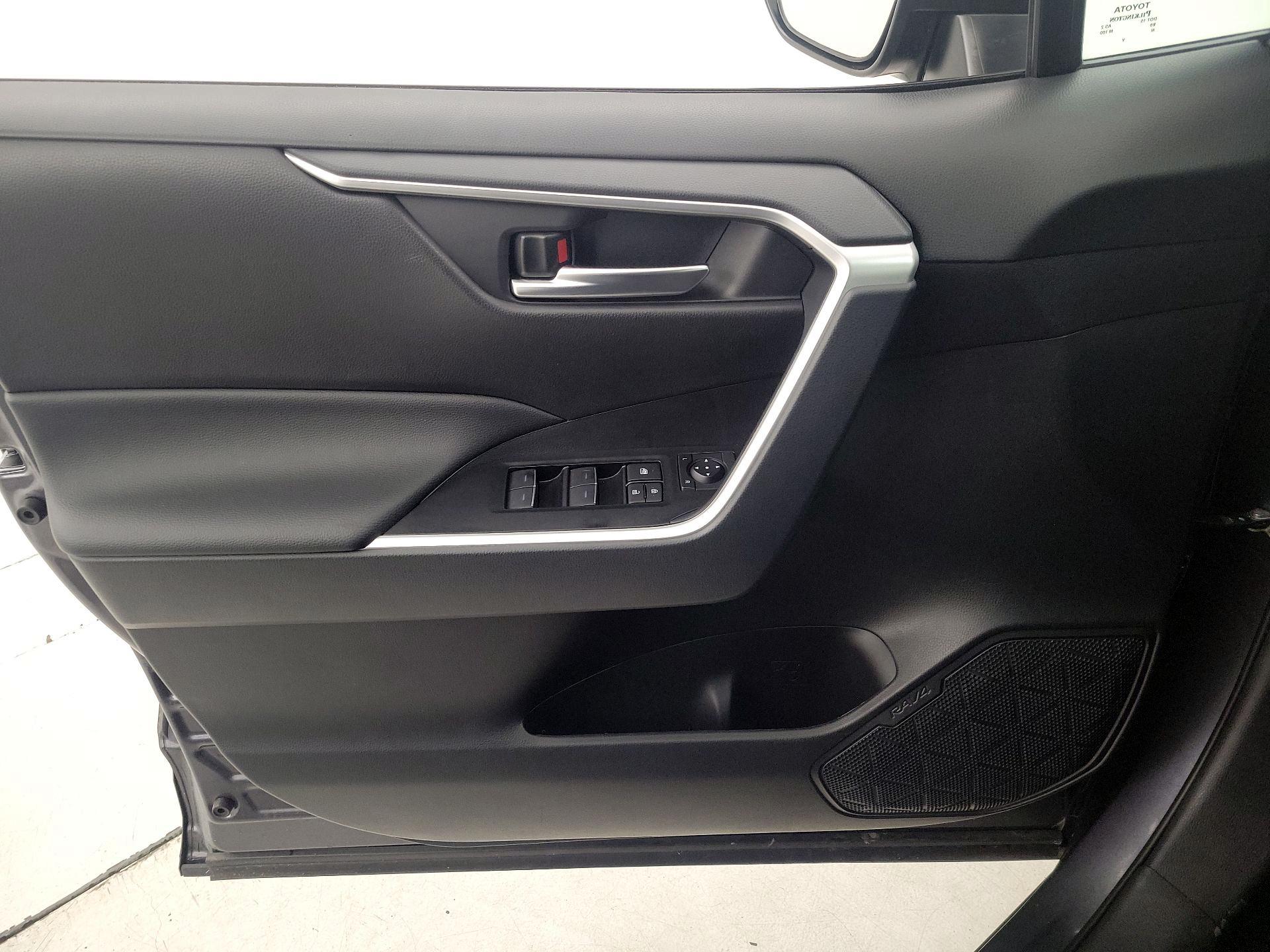 Thumbnail: 2025 Toyota RAV4 - 12