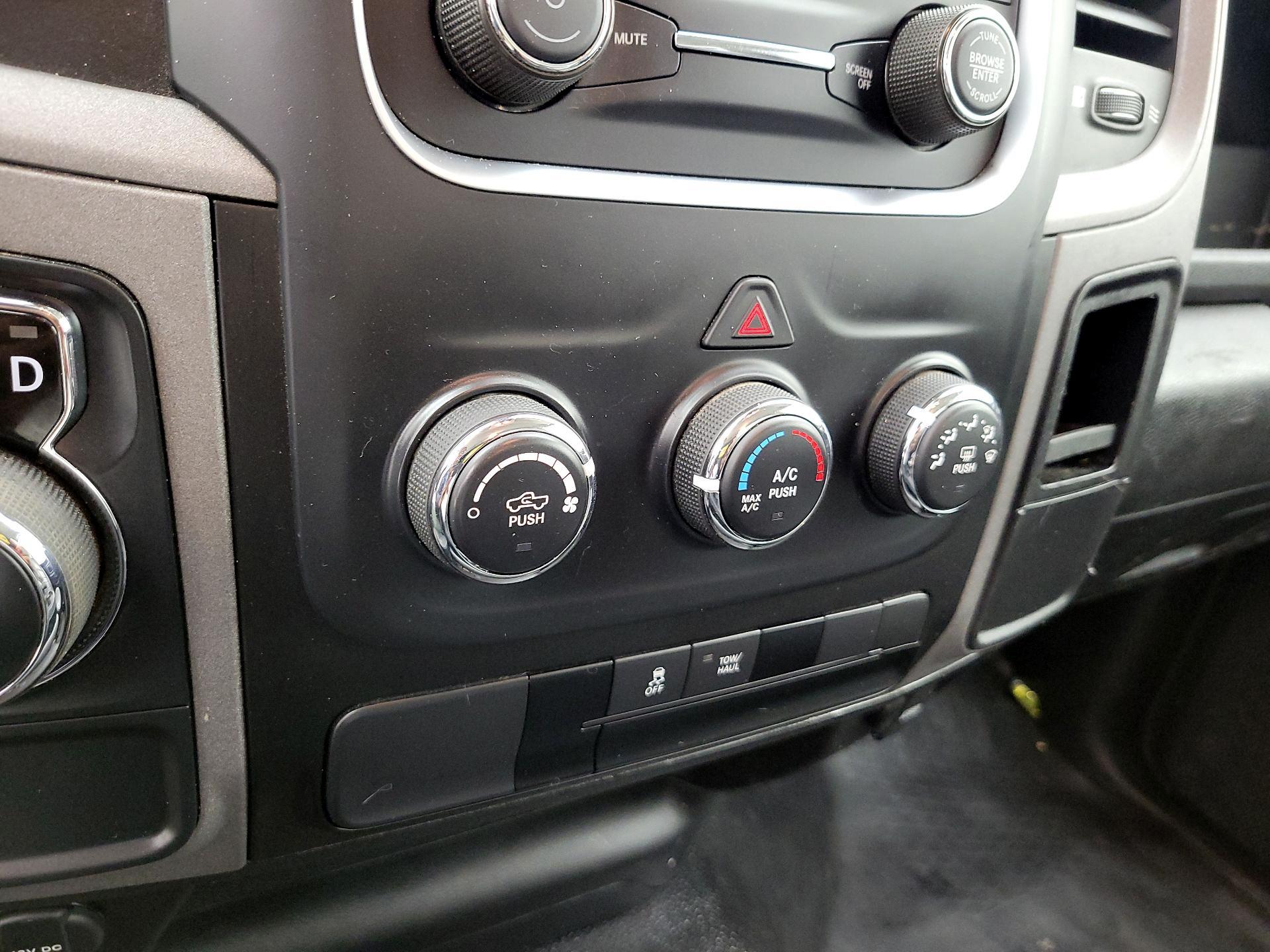 Thumbnail: 2022 RAM 1500 Classic - 16