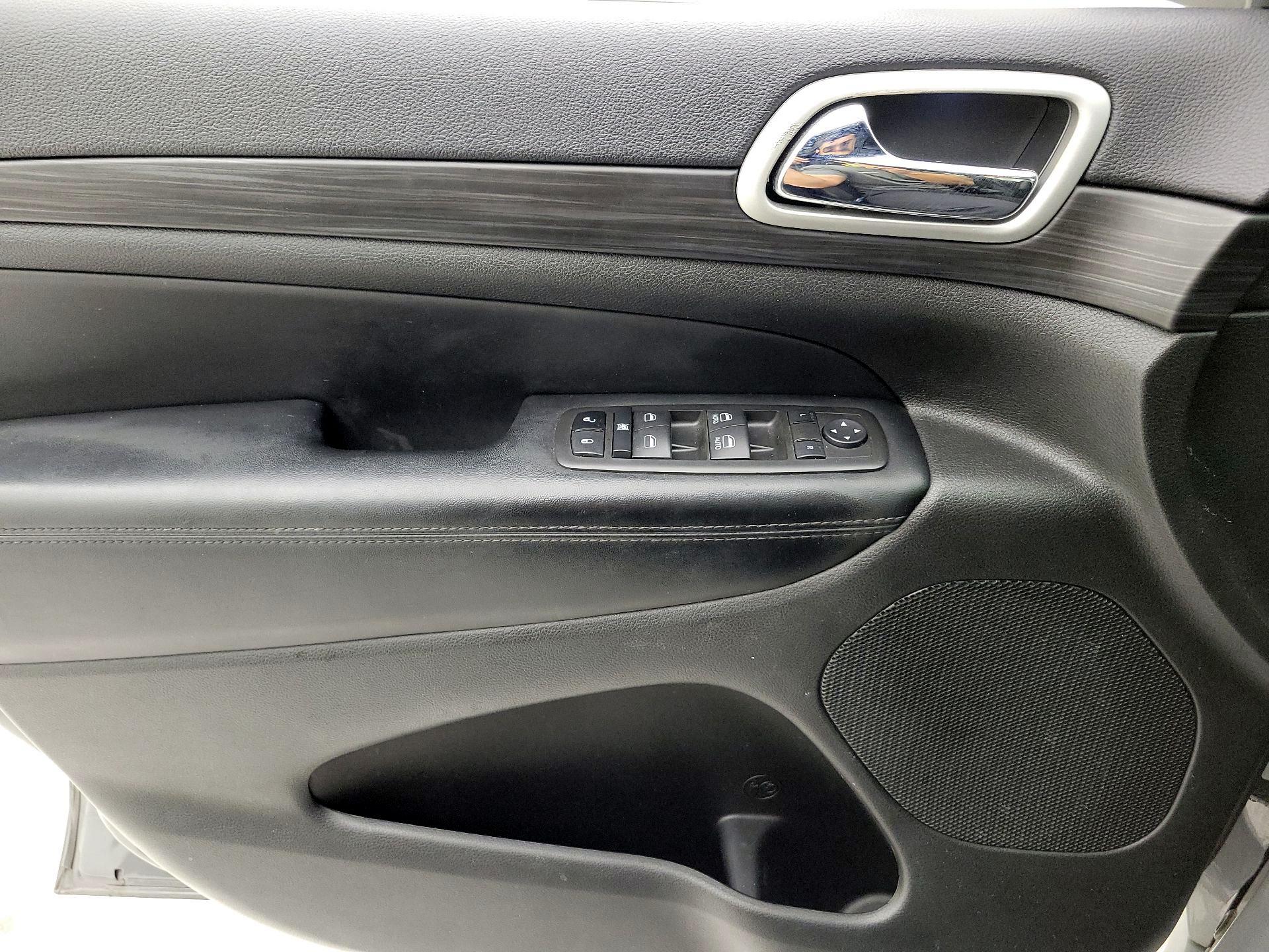 Thumbnail: 2021 Jeep Grand Cherokee - 12