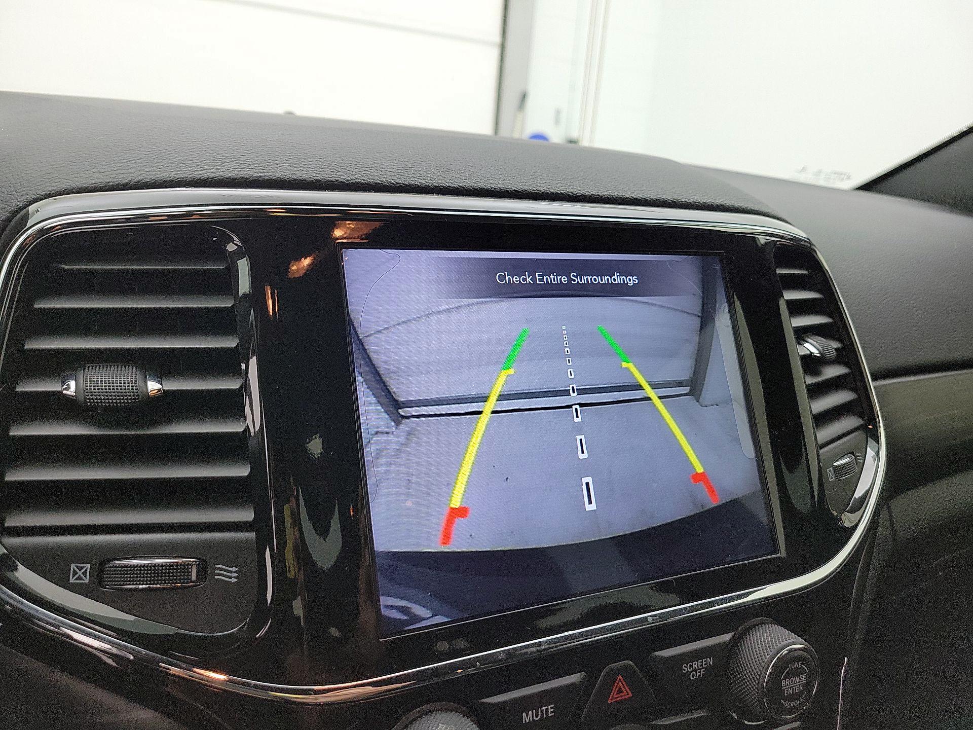 Thumbnail: 2021 Jeep Grand Cherokee - 14