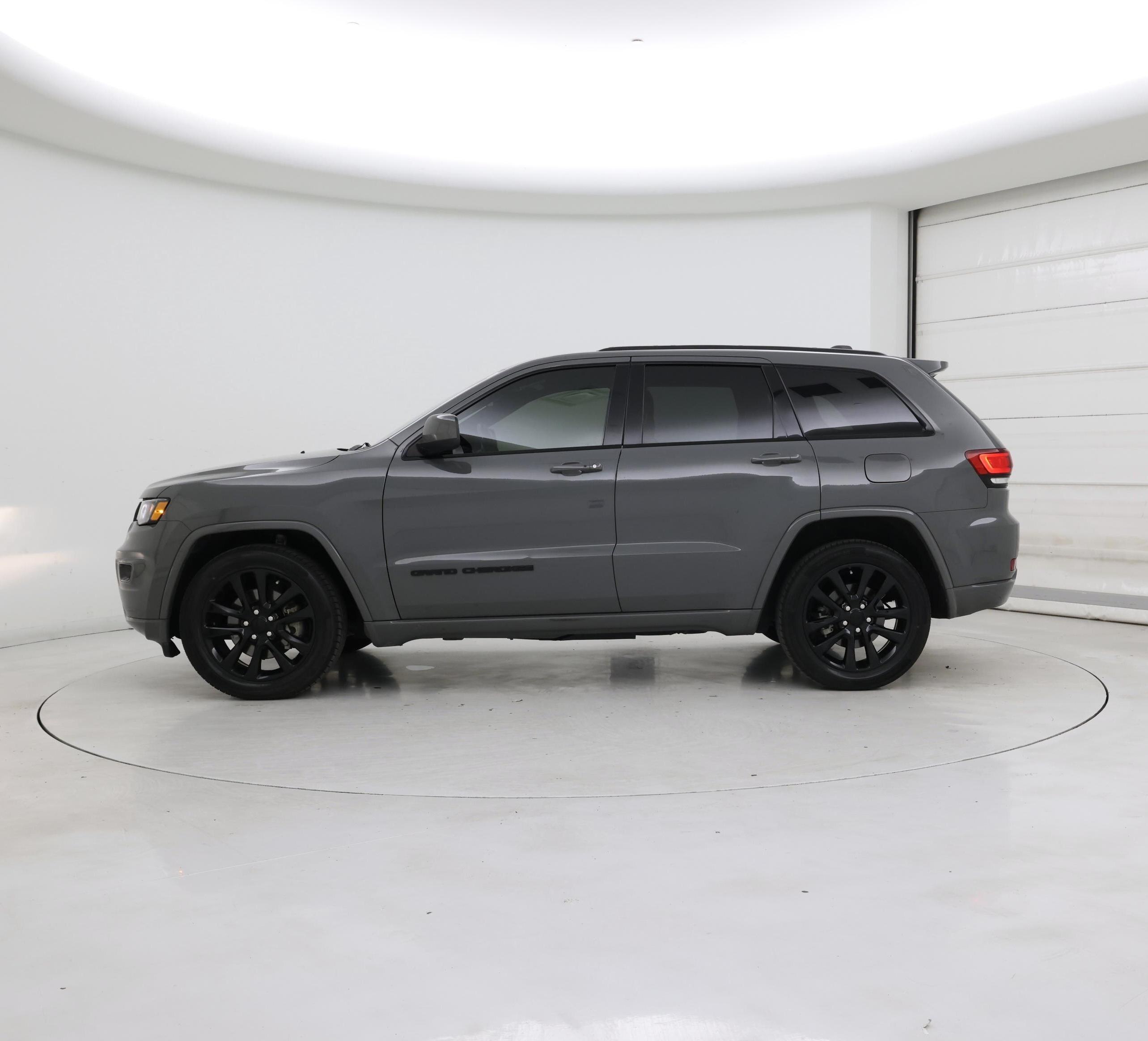 Thumbnail: 2021 Jeep Grand Cherokee - 3