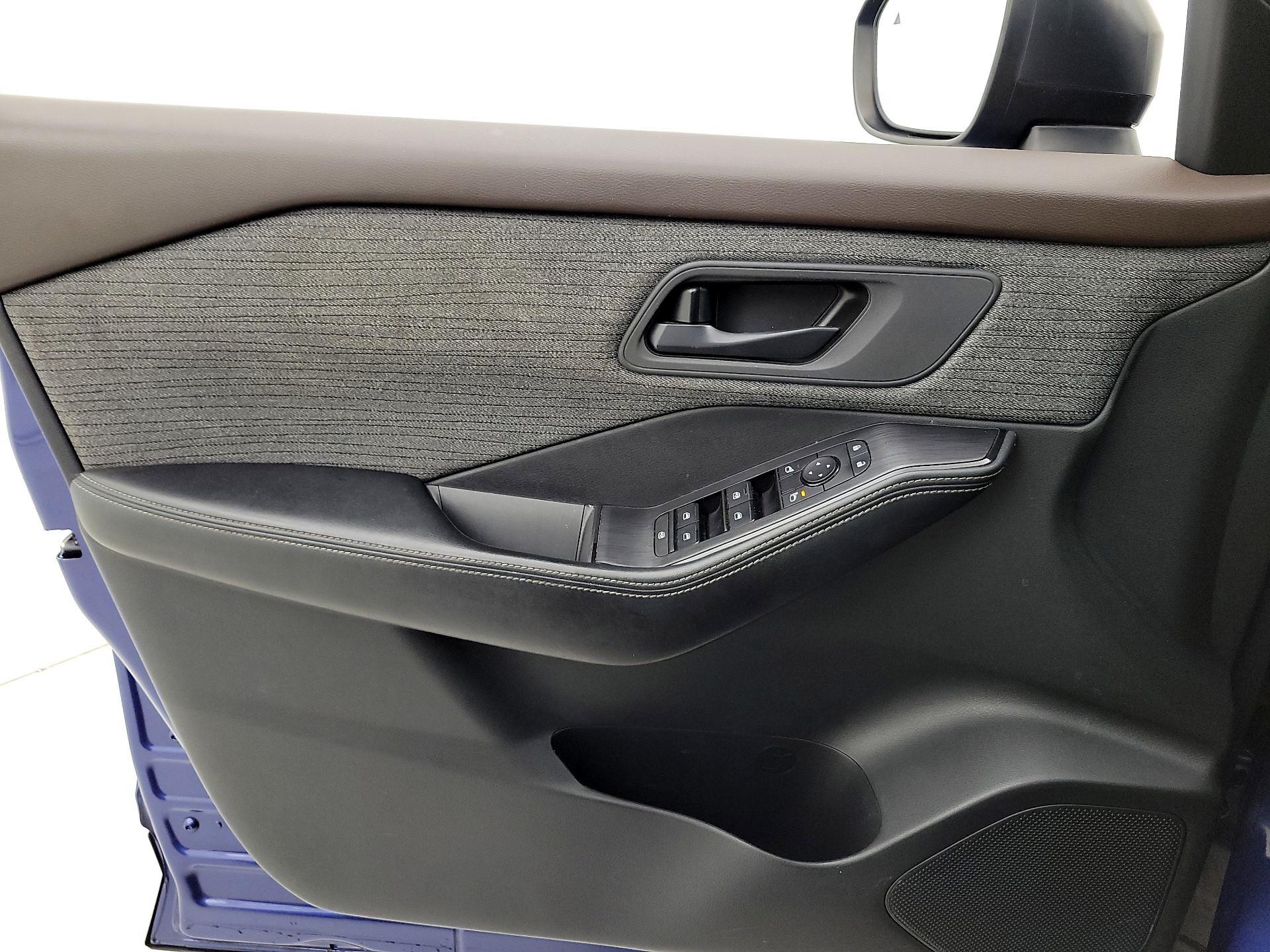 Thumbnail: 2021 Nissan Rogue - 12