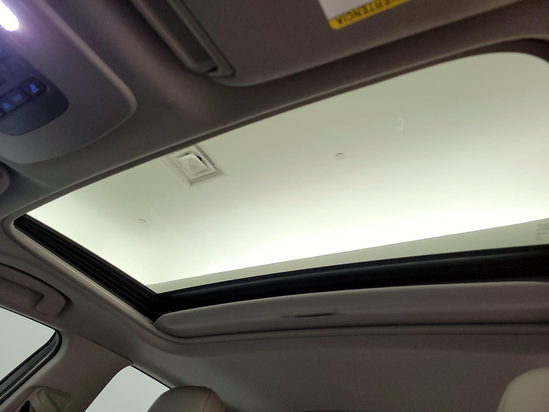 Thumbnail: 2023 Toyota Camry - 19